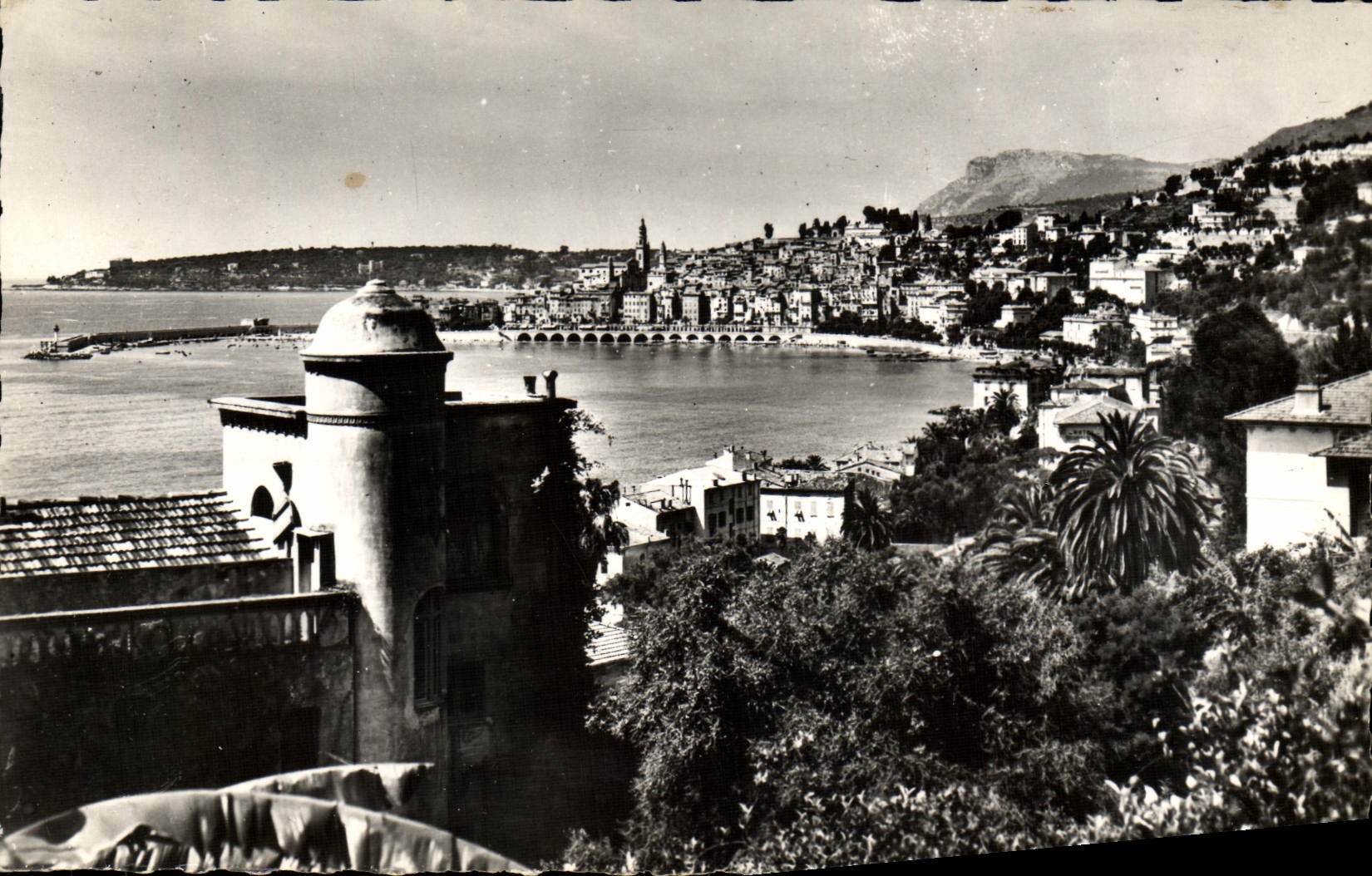 POSTAL de la VENDIMIA Menton la ciudad y los jardines