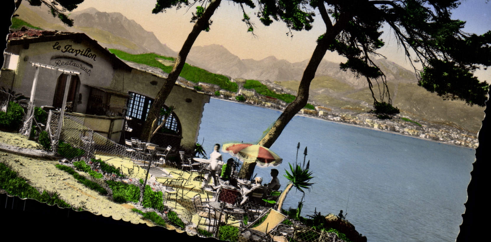 POSTAL de la VENDIMIA Menton vista del cabo Martin que restaura la casa