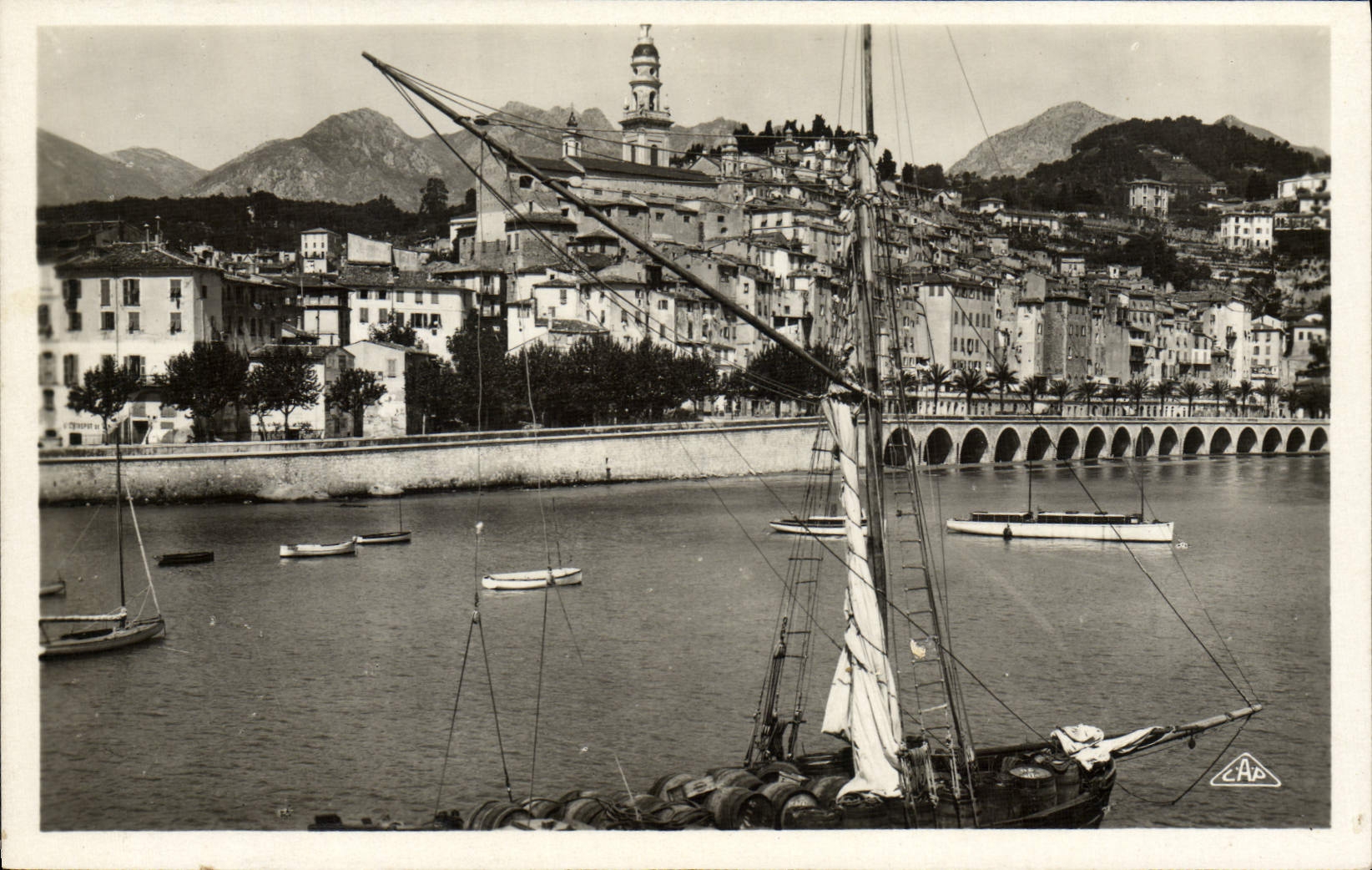 CPA Menton Le Port Bateau