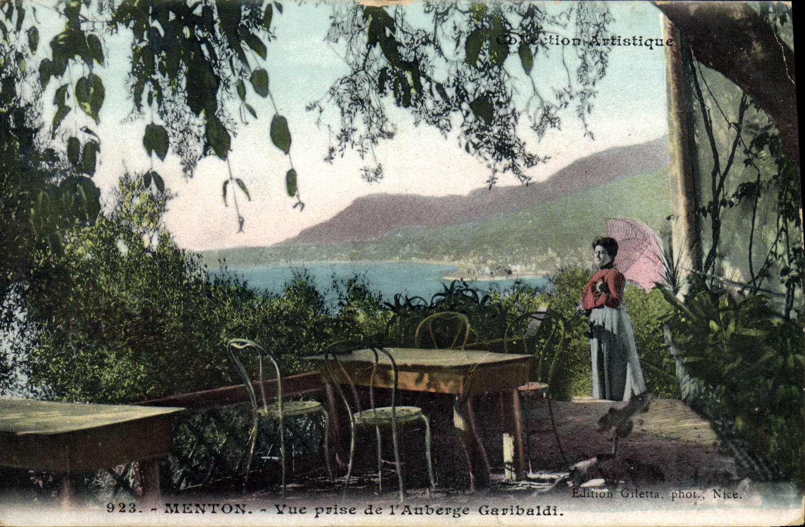 CPA Menton Vue Prise de L'Auberge Garibaldi Femme 
