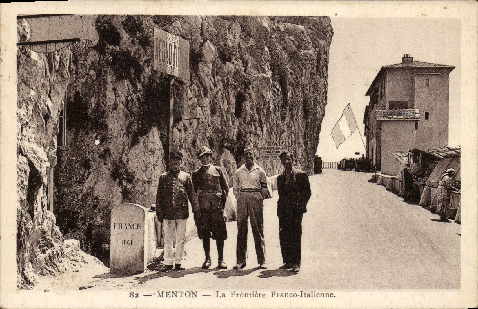 CPA Menton La Frontiere Franco Italienne Douanes Douaniers