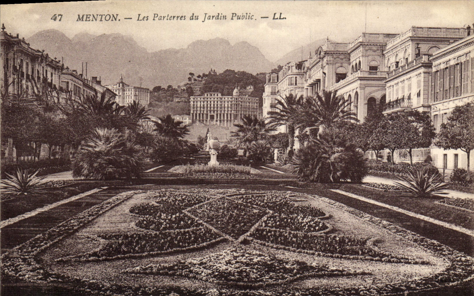 CPA Menton Les Parterres Du Jardin Public