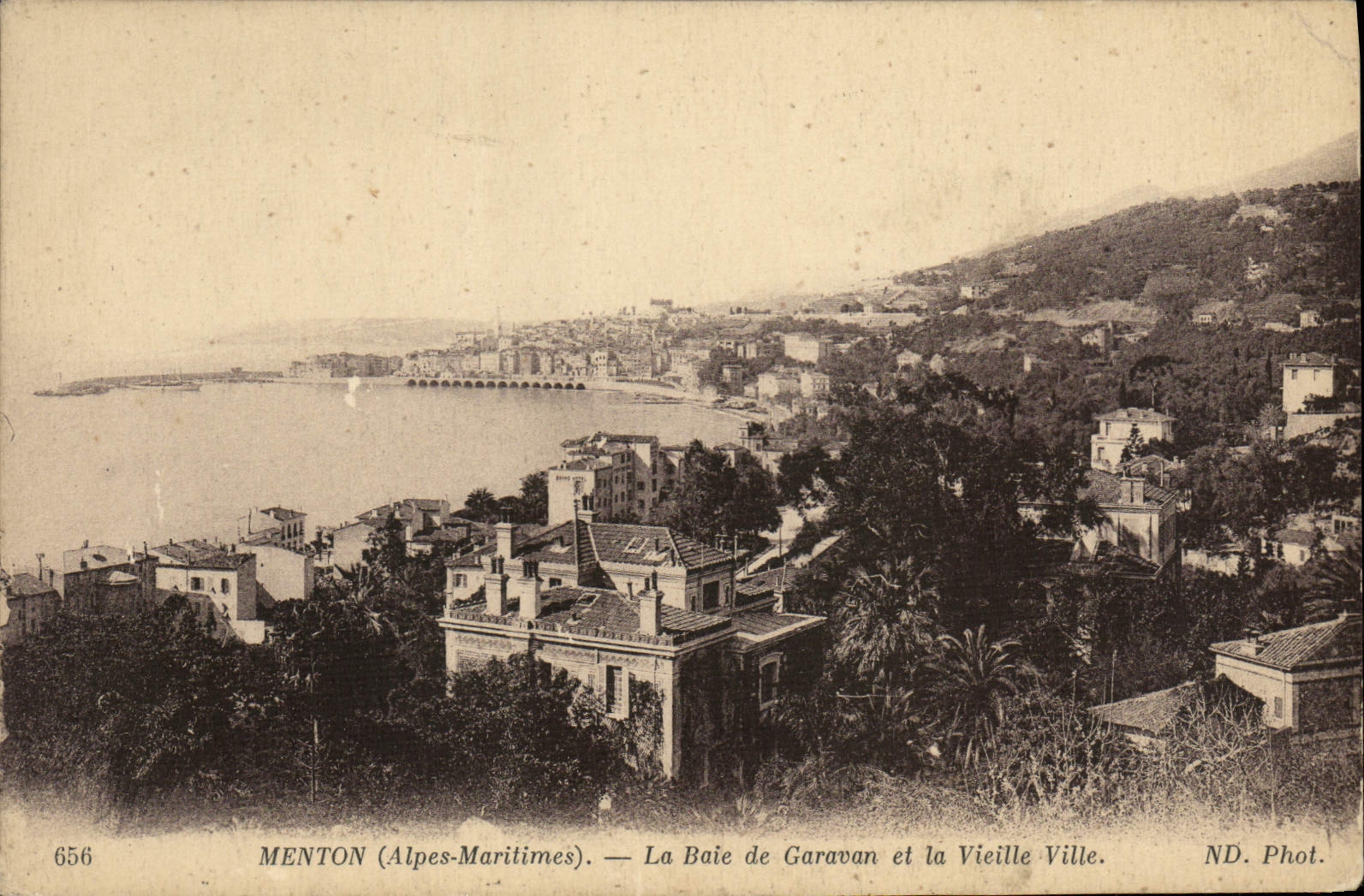 CPA Menton La Baie De Garavan et la Vieille 