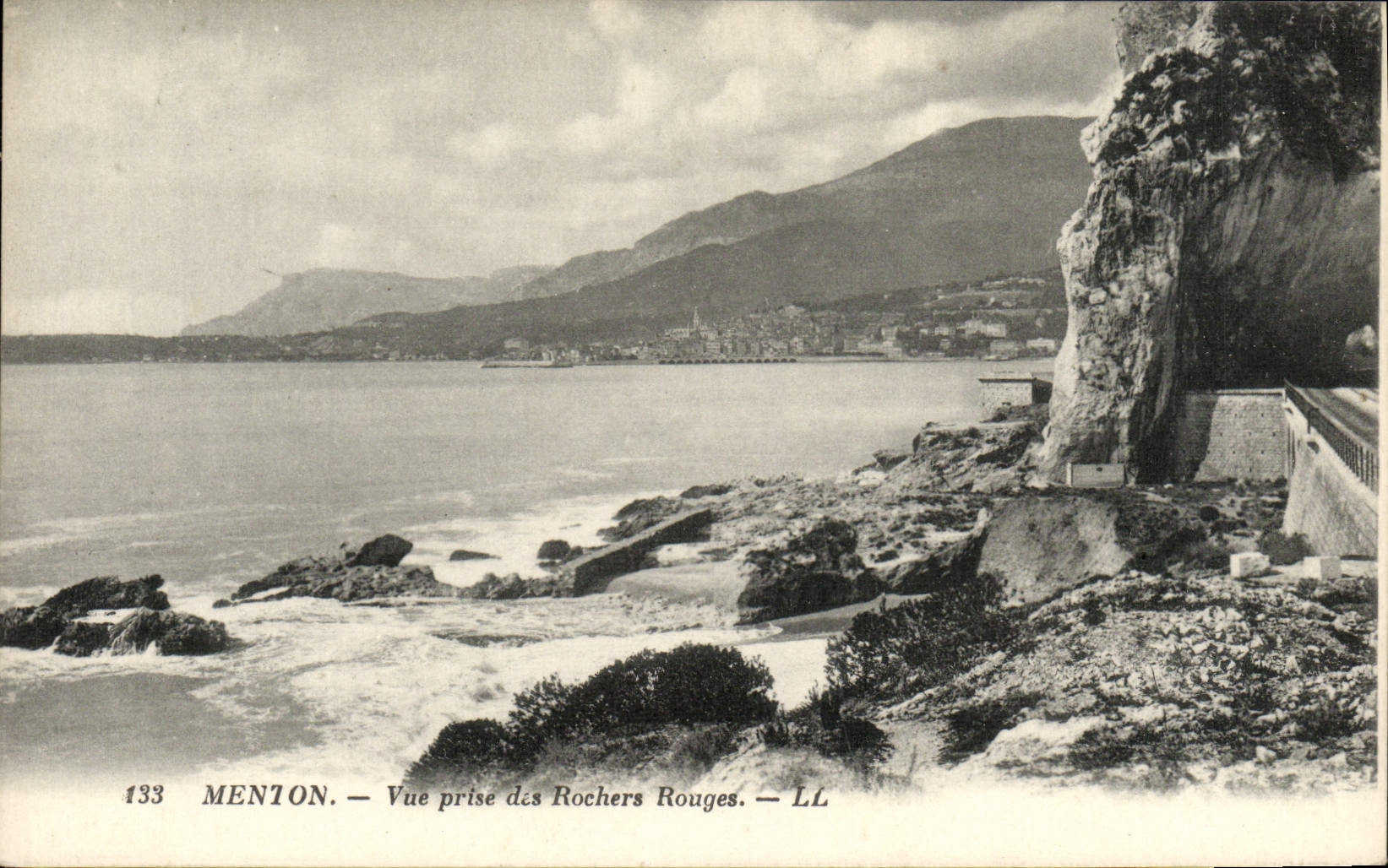 CPA Menton Vue Prise des Rochers Rouges