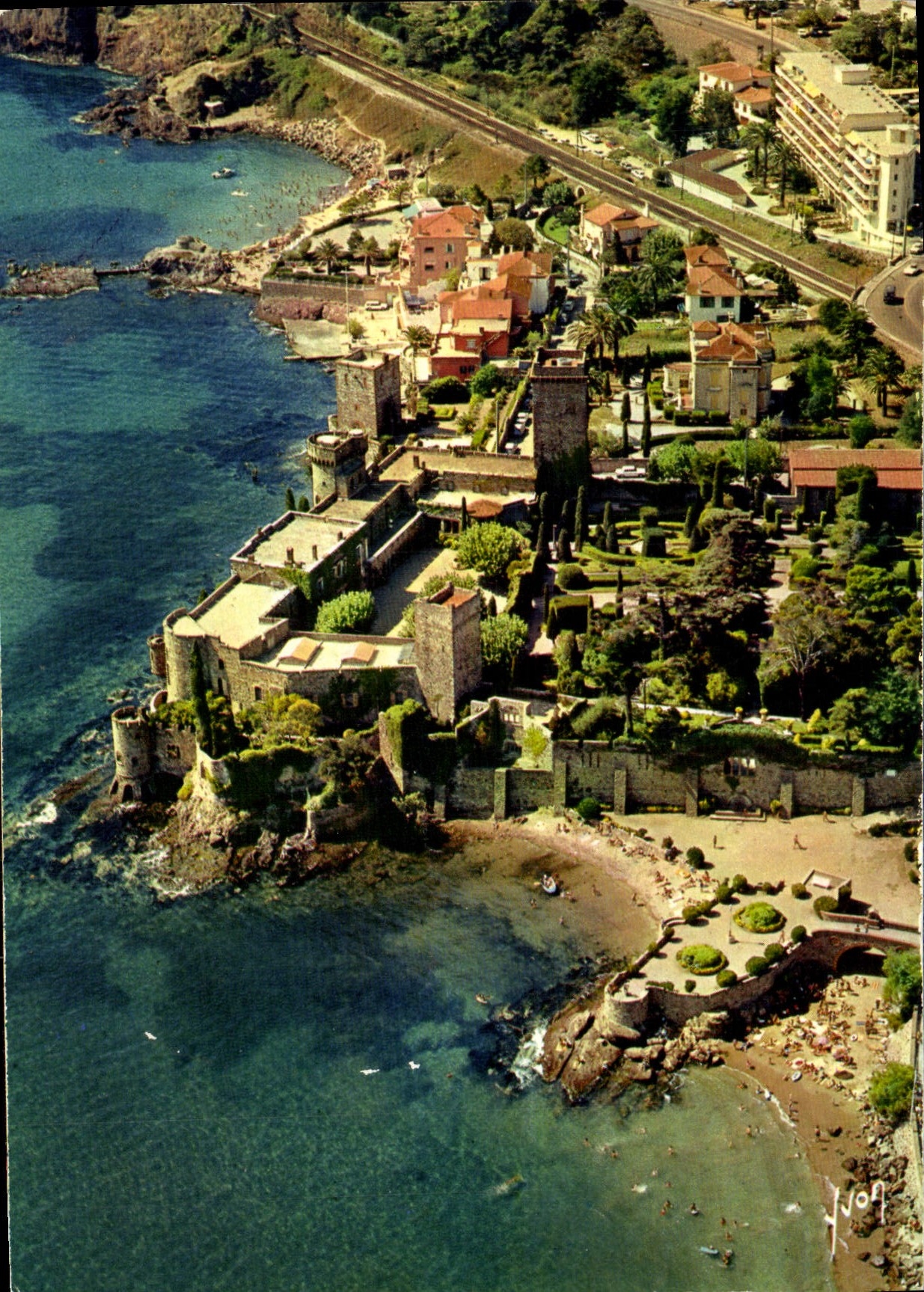 POSTAL MODERNA Napoule el castillo y las playas viejos