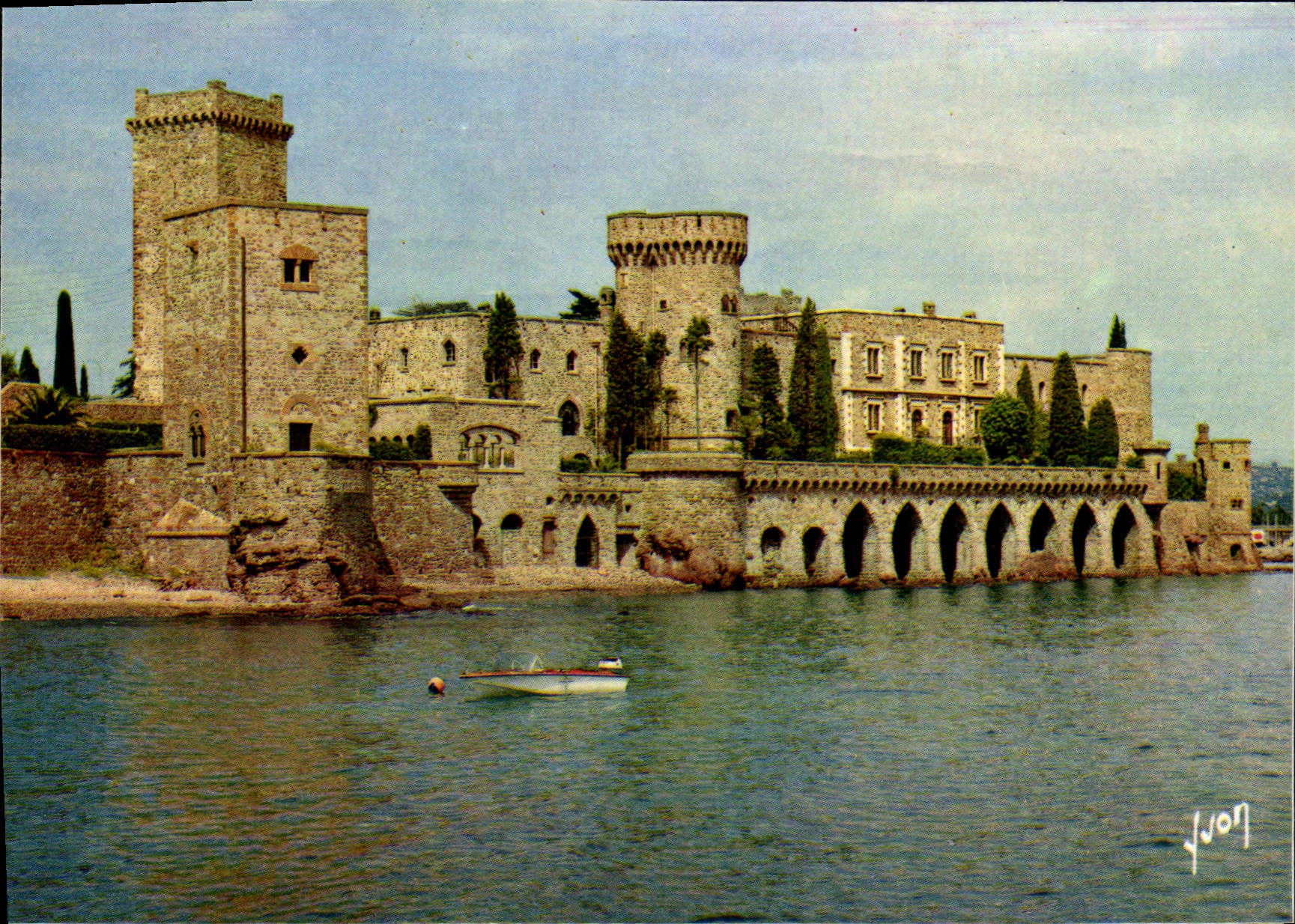 CPM le chateau de La Napoule Le chateau vu de la mer