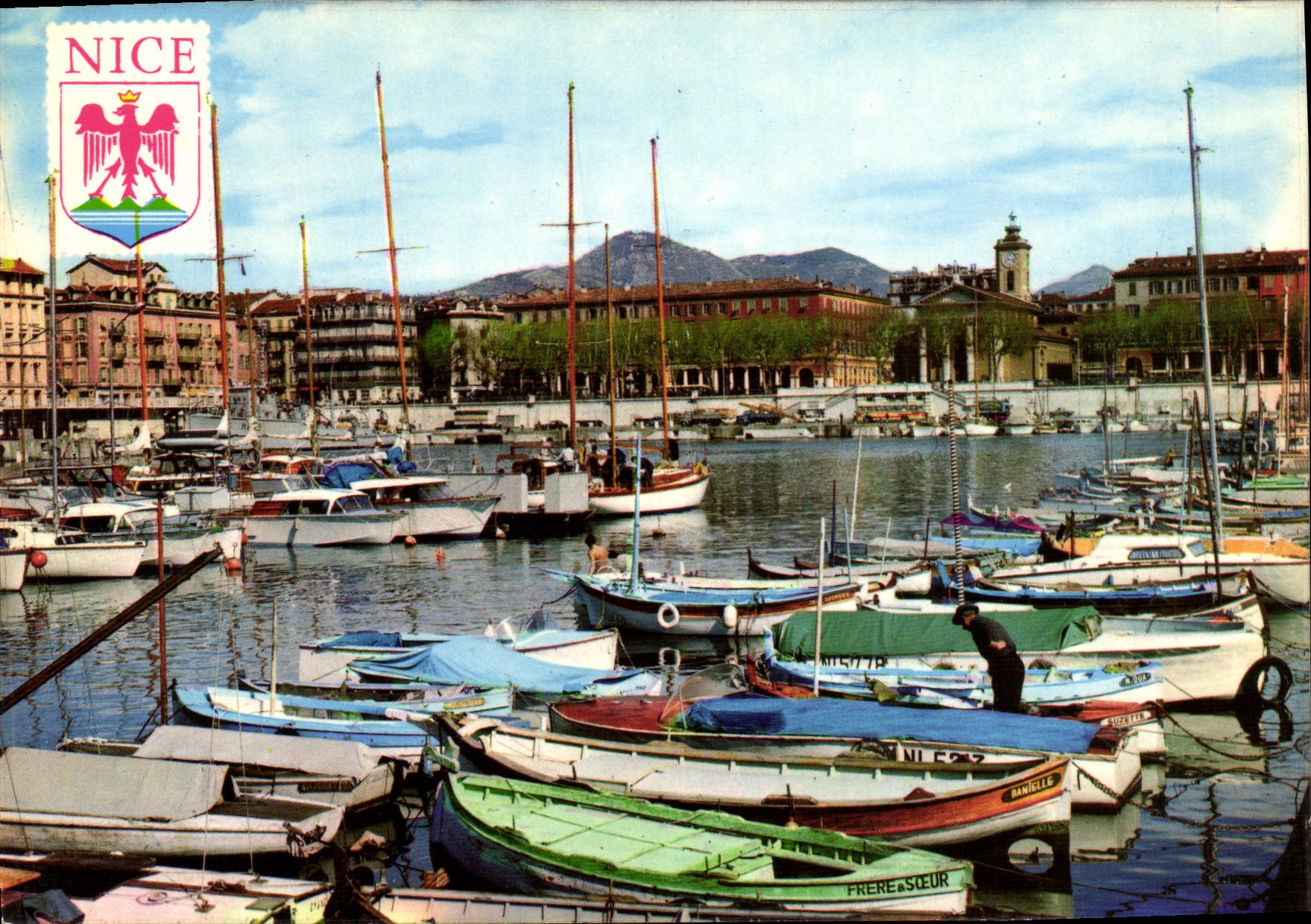 CPM Nice Le Port L'Eglise et la Place Bateaux