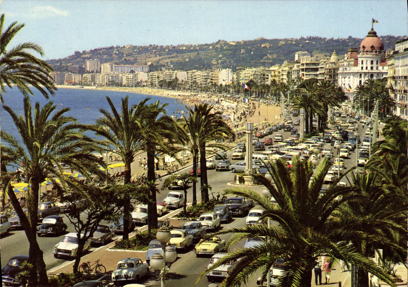 CPM Nice La Cote d'Azur La Promenade Des Anglais