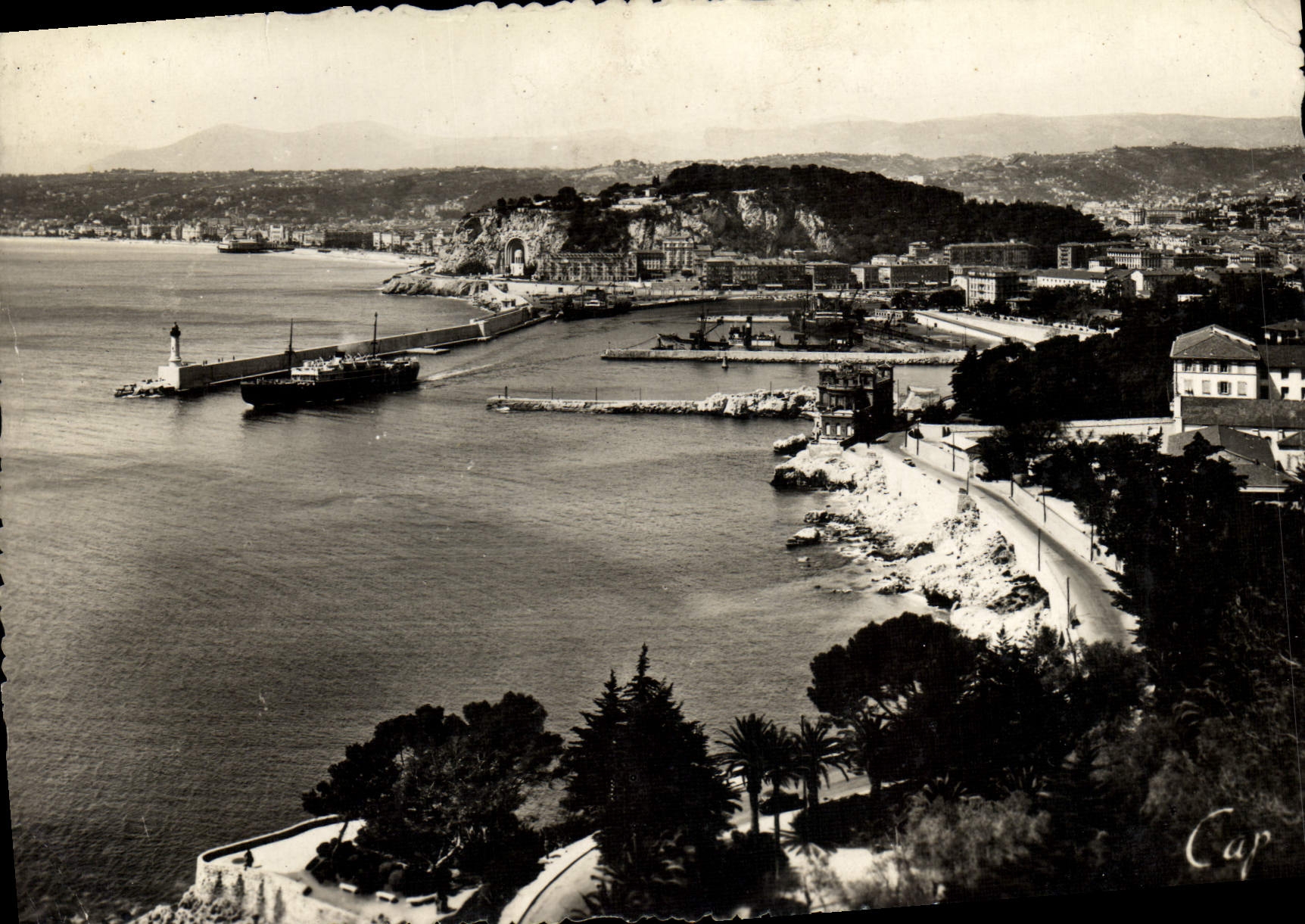POSTAL de la VENDIMIA Niza el puerto de la entrada y del castillo