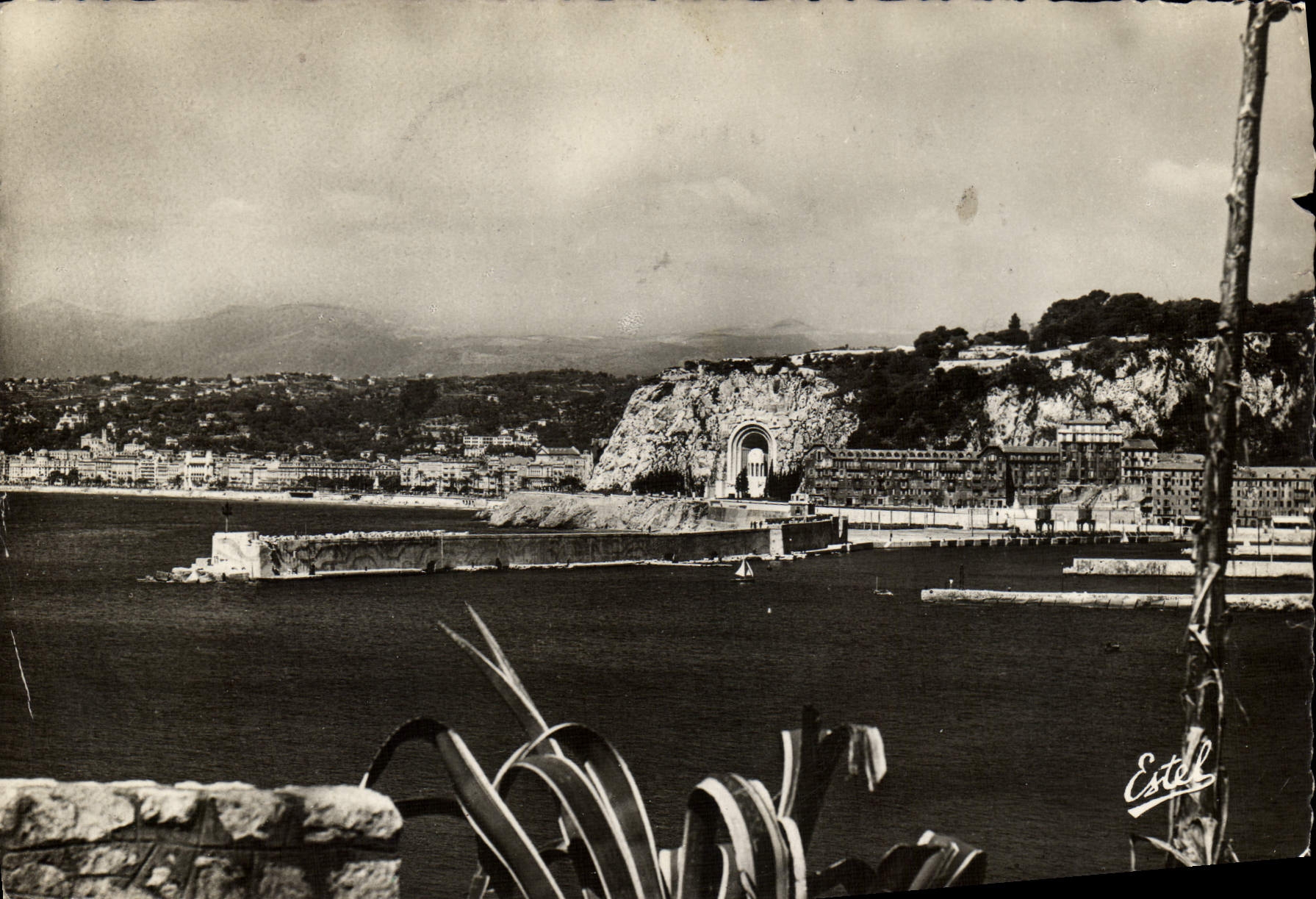 CPA Nice L'Entree Port et du Chateau