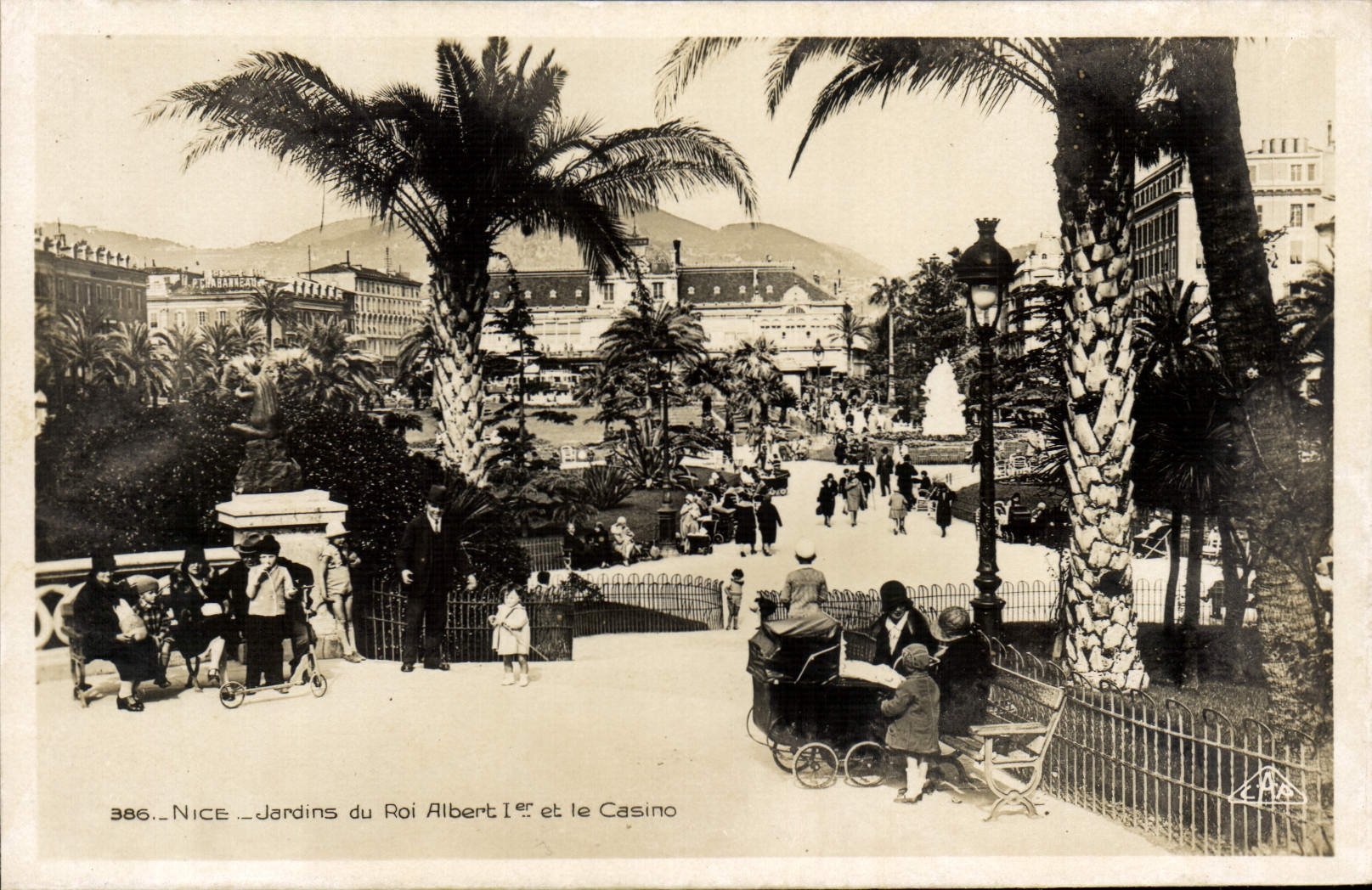 VINTAGE POSTCARD Nice Gardens of King Albert 1st and the casino