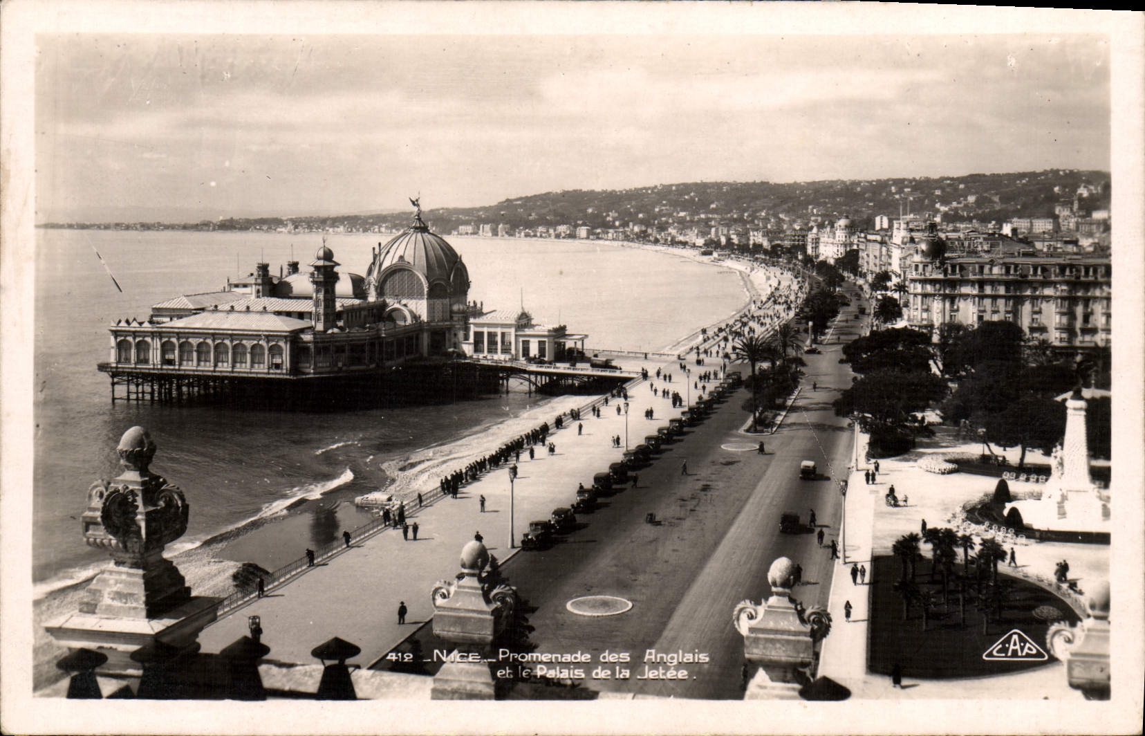 VINTAGE POSTCARD Nice Walk of the English and the palate of the pier