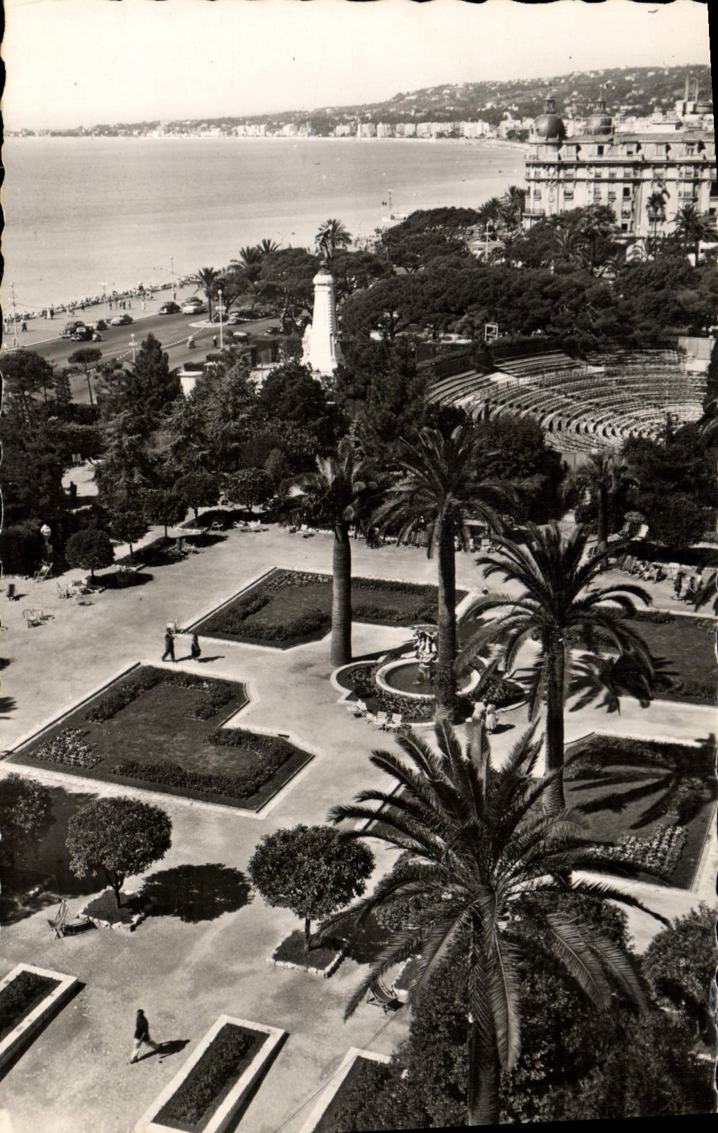 CPA Nice Un Coin du Jardin Albert 1er et le theatre de Verdure 