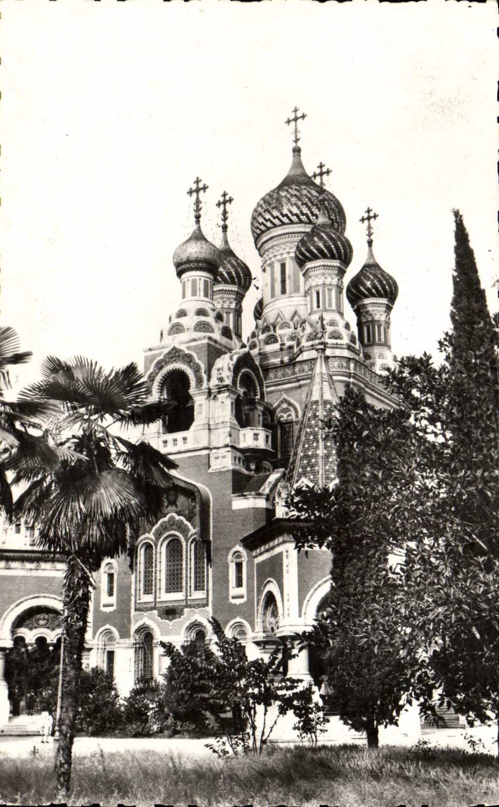 CPA Nice L'Eglise Russe Dans la Verdure Russie Russia