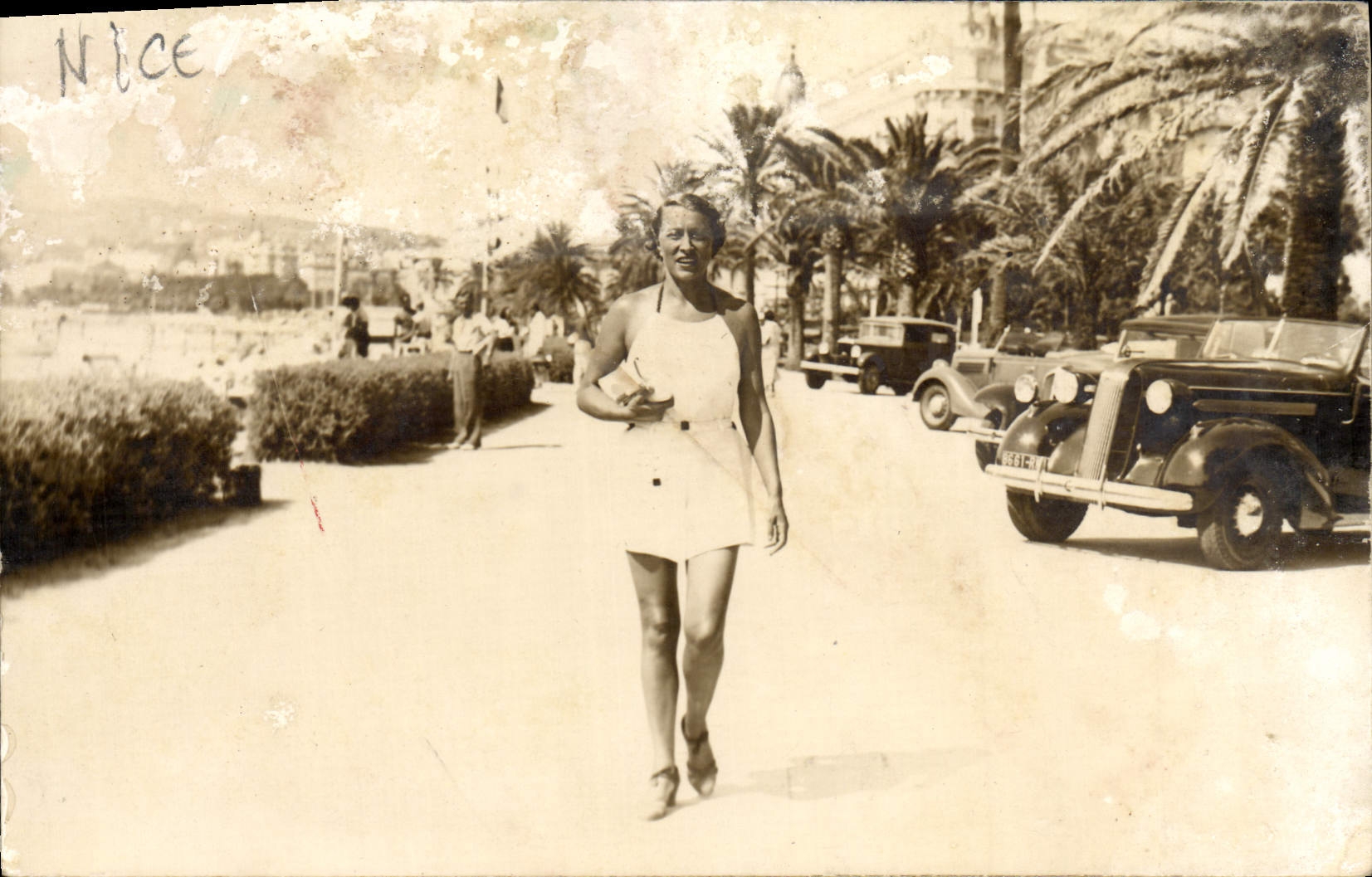 Real photo Nice 1933 Young woman