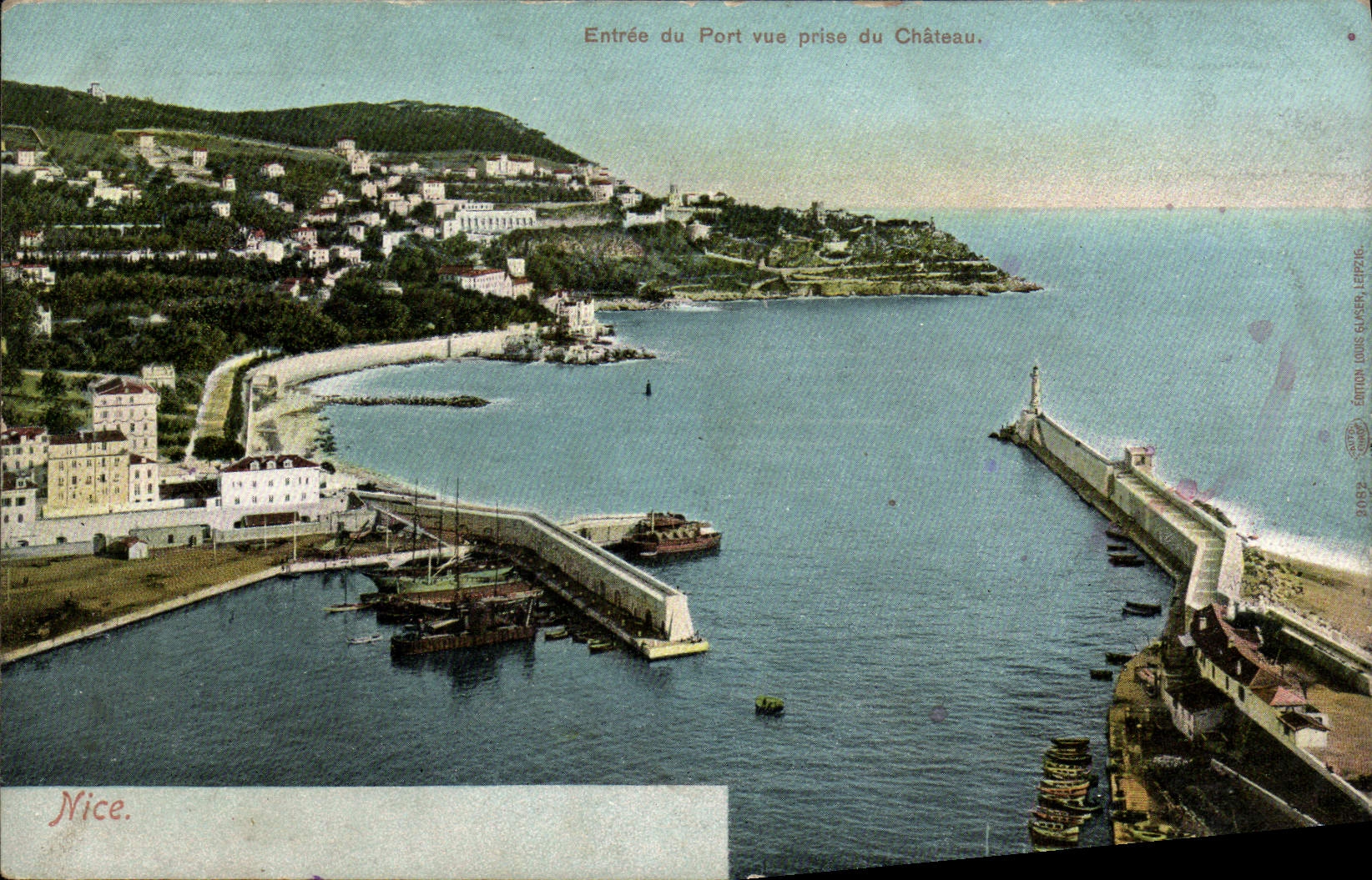 CPA Nice Entree du Port Vue Prise du Chateau