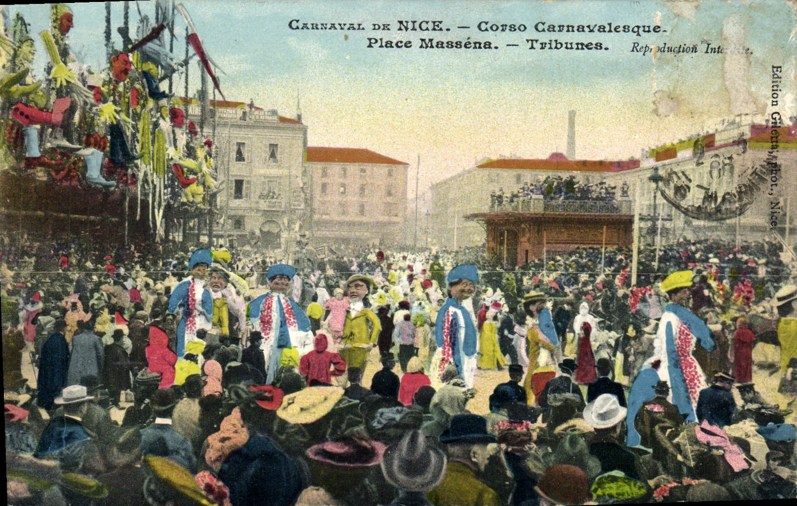 La POSTAL Niza Corso Carnavalesque de la VENDIMIA coloca las tribunas de Massena