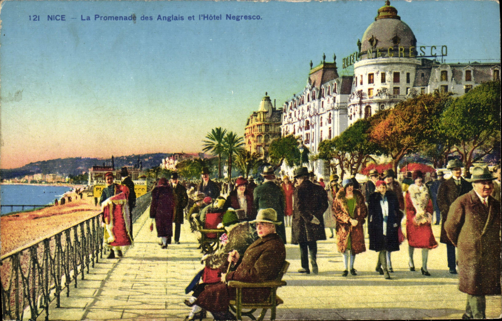 VINTAGE POSTCARD Nice the Walk Of the English and the Negresco Hotel