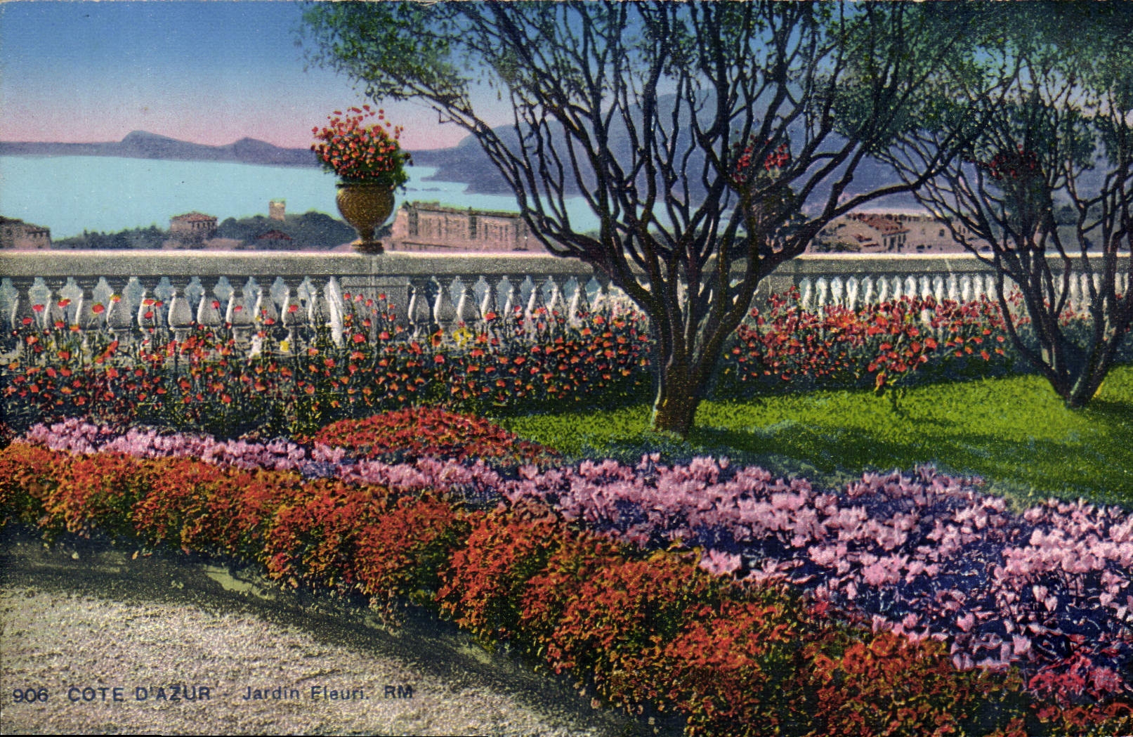 VINTAGE POSTCARD Nice flowered Garden