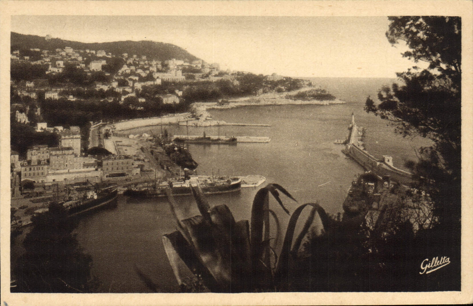 POSTAL de la VENDIMIA Niza el montaje del boro la entrada del puerto