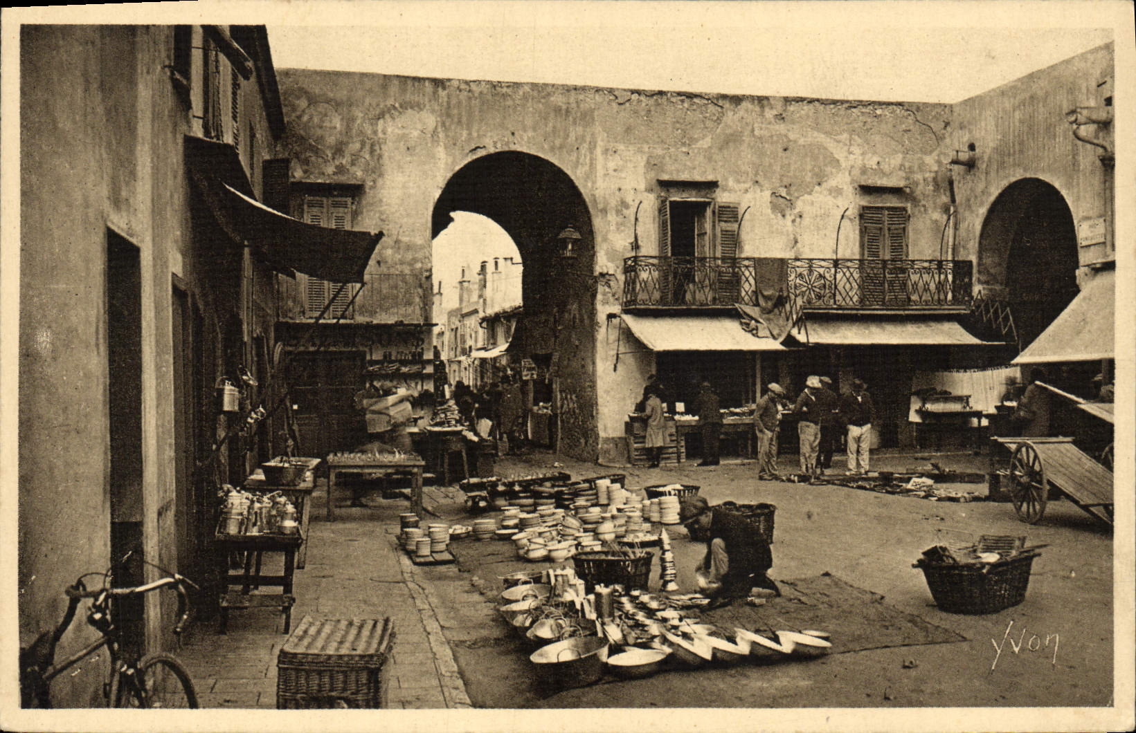 CPA Nice Un Coin du Vieux Marche 