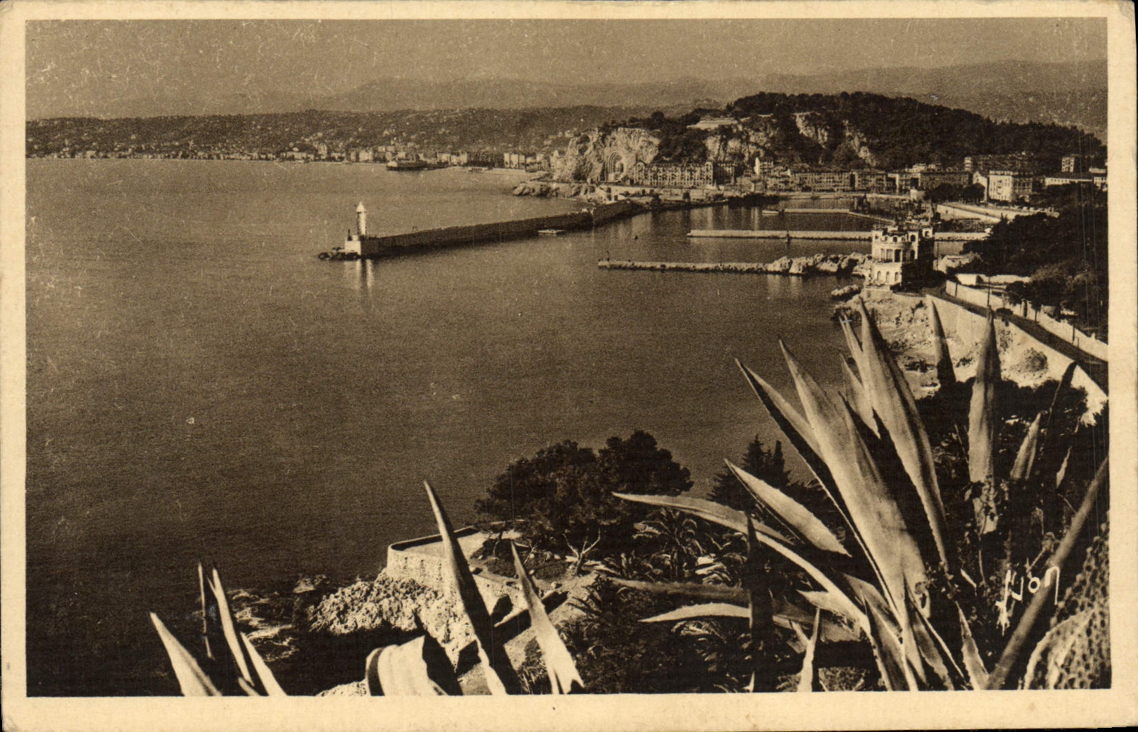 CPA Nice Vue generale prise de la Moyenne Corniche