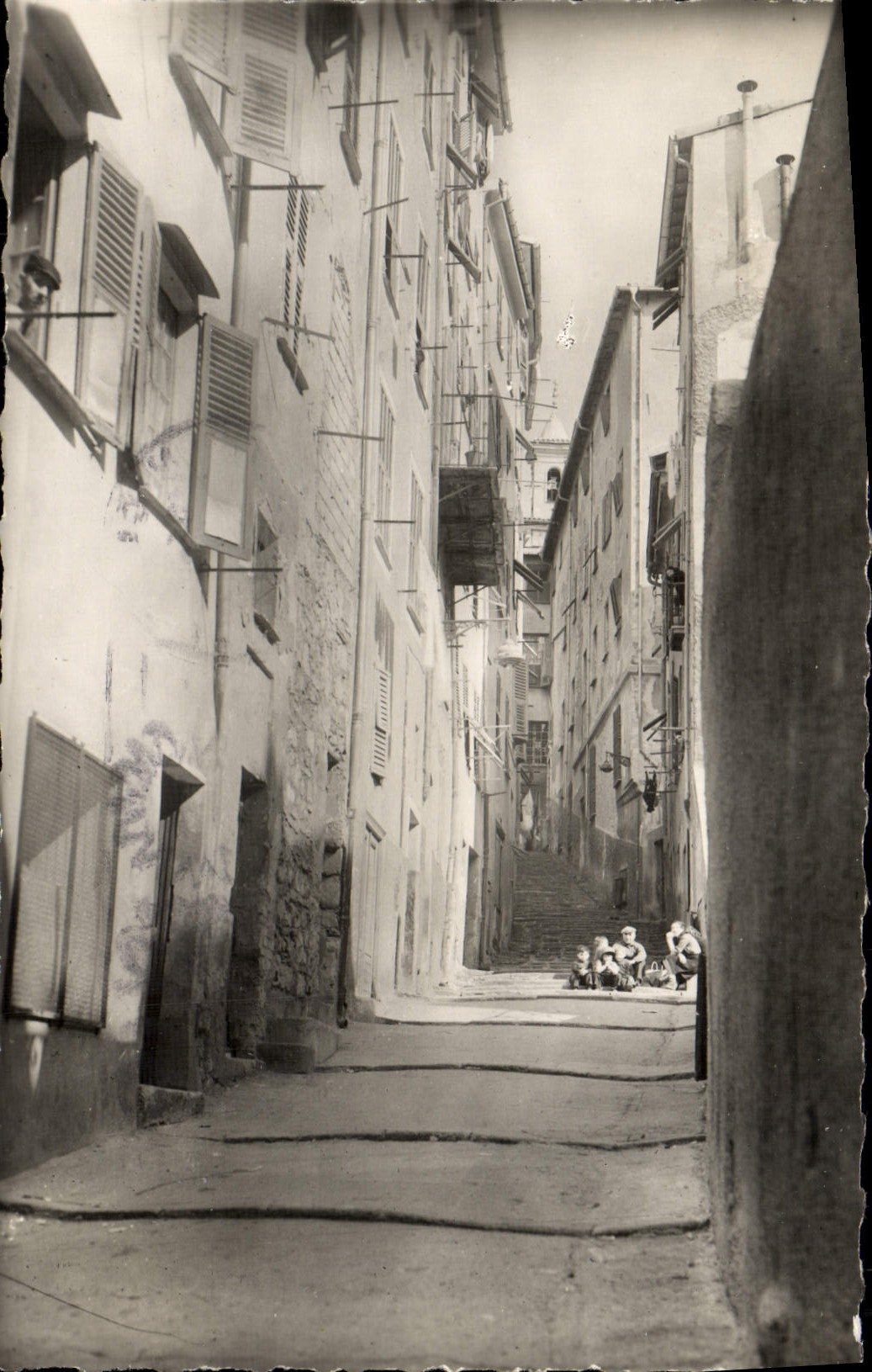 VINTAGE POSTCARD Nice Old Street Children