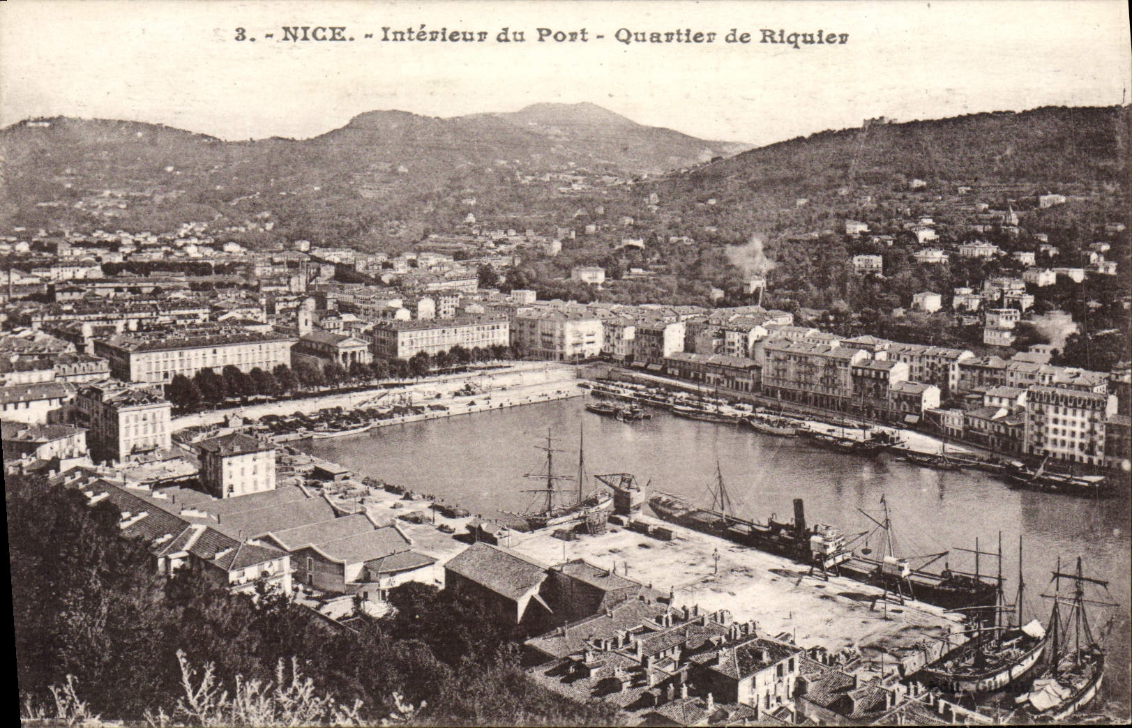 CPA Nice Interieur du Port Quartier de Riquier 