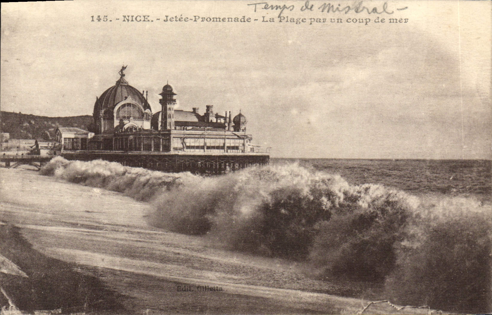 CPA Nice Jetee Promenade La Plage Par un coup de mer 