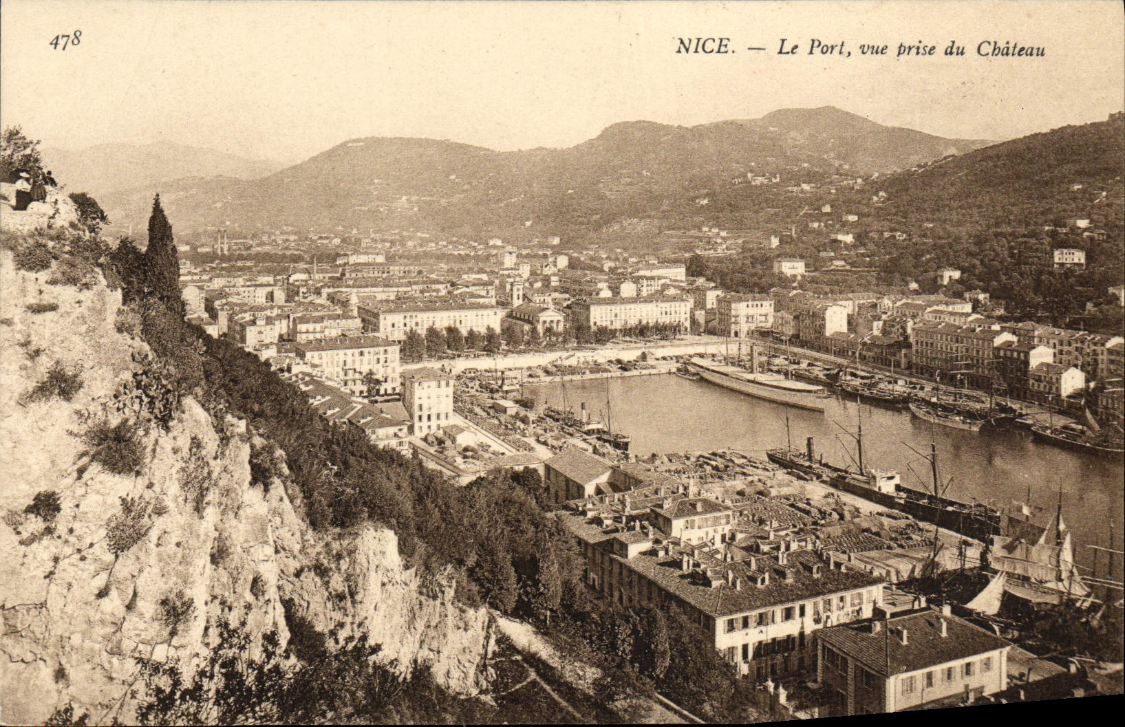 CPA Nice Le Port vue du Chateau