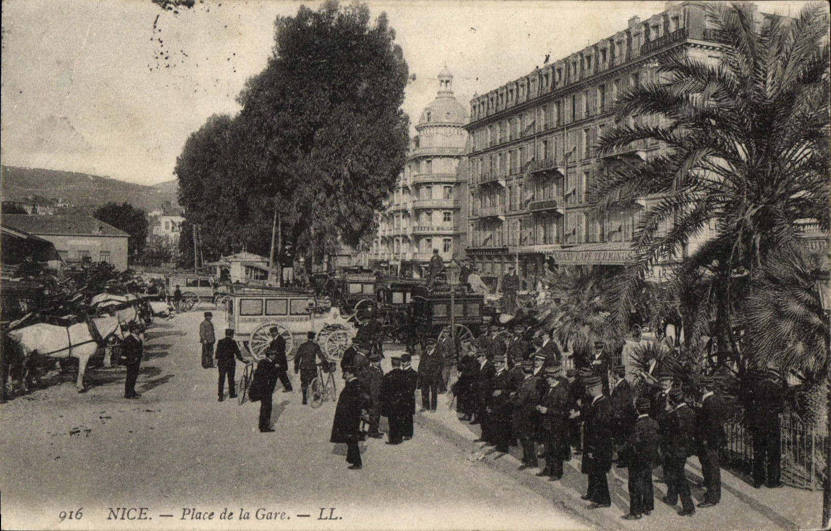 VINTAGE POSTCARD Nice Places Station