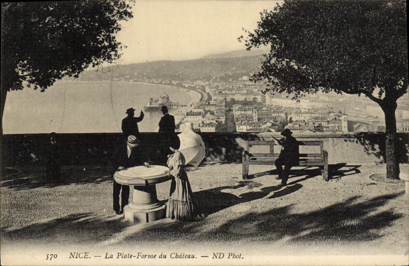 POSTAL de la VENDIMIA Niza la plataforma del castillo