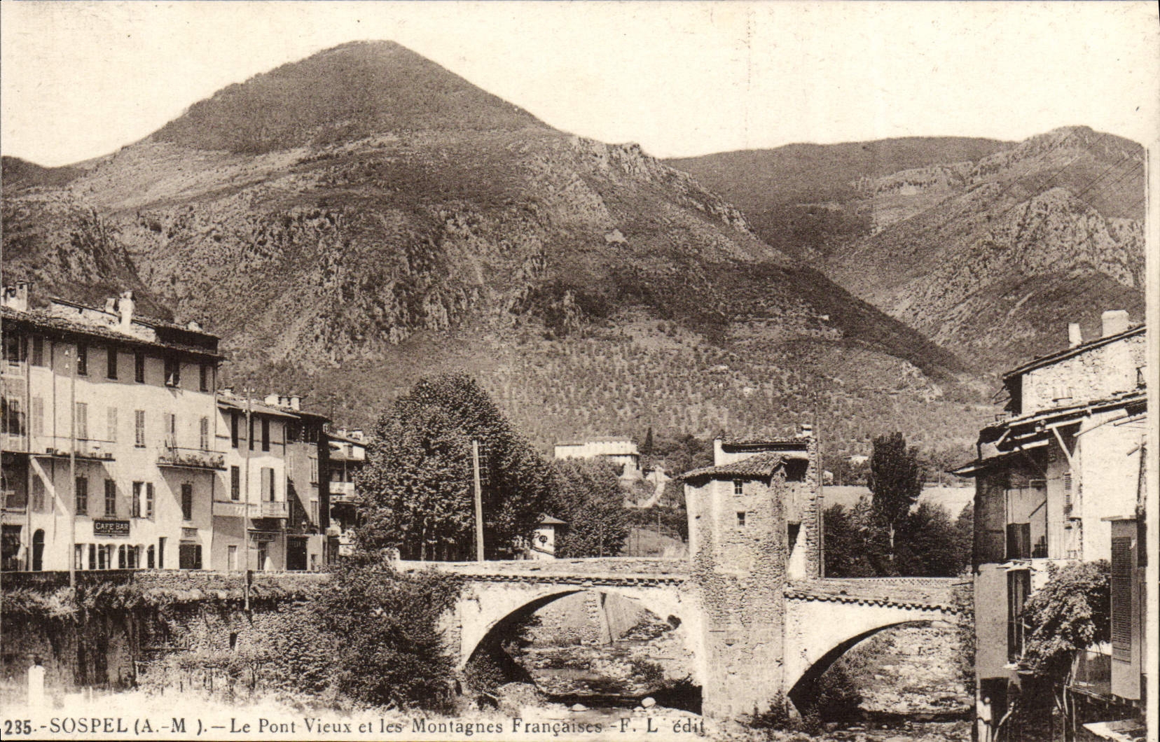 CPA Sospel Le vieux pont et les montagnes francaises