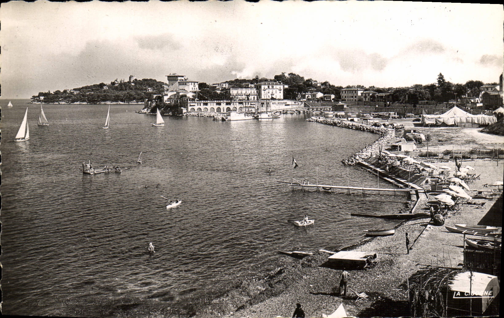CPM Saint Jean Cap Ferrat la Plage le Port et Saint Hospice