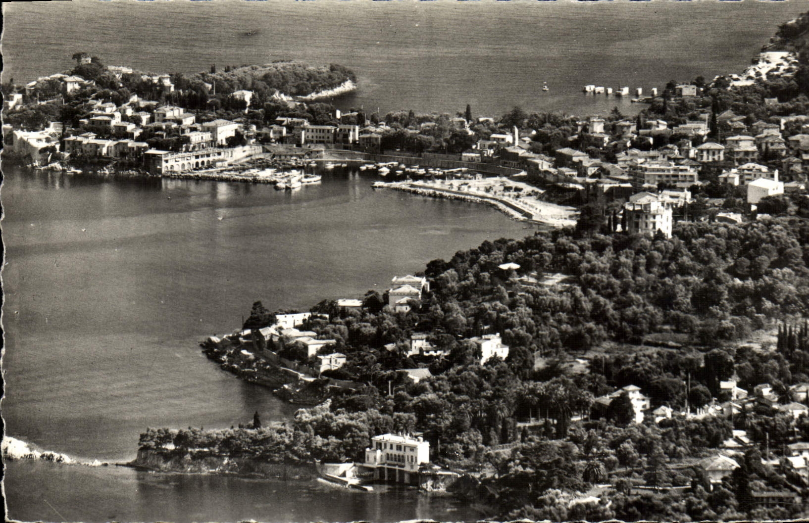 CPM Saint Jean Cap Ferrat Vue Panoramique Sur la Ville et le Port
