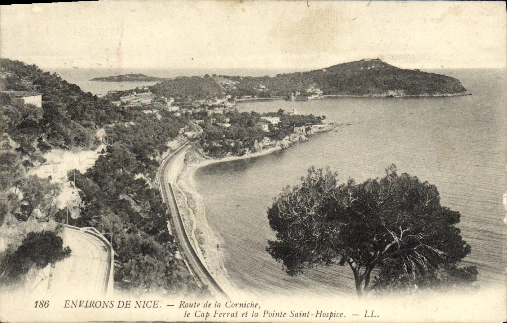 Alrededores de la POSTAL de la VENDIMIA Niza del camino de la cornisa el cabo Ferrat y el hogar Sainte de vieja gente del punto