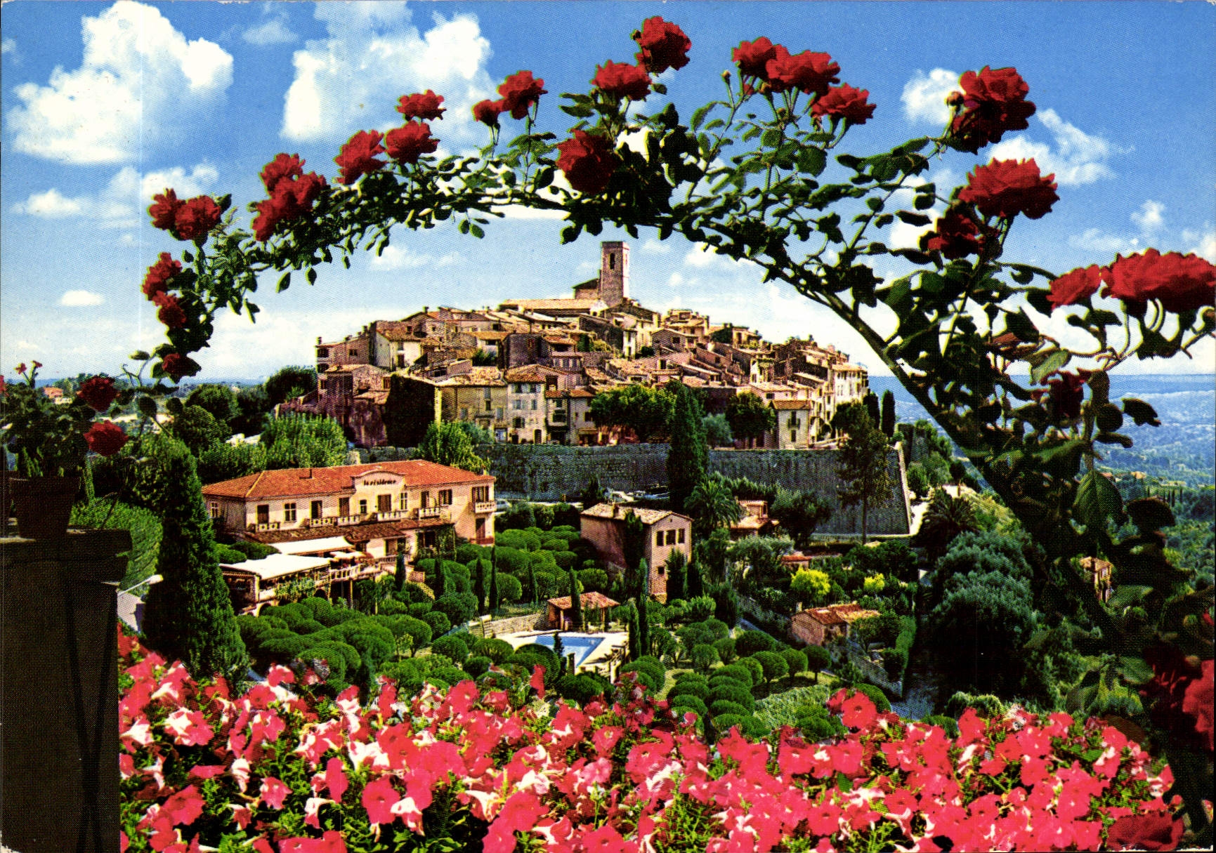 CPM Saint Paul Cote d'Azur French Riviera Vue generale du vieux village