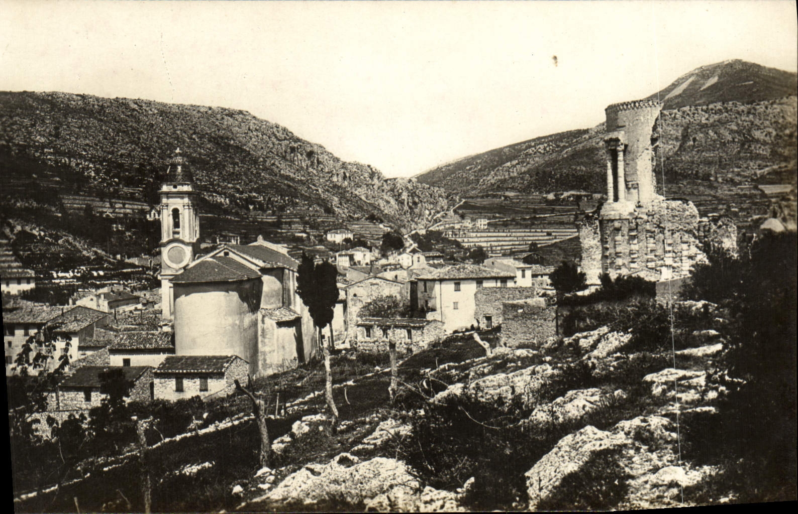 CPA La Turbie L'Eglise et la Tour d'Auguste