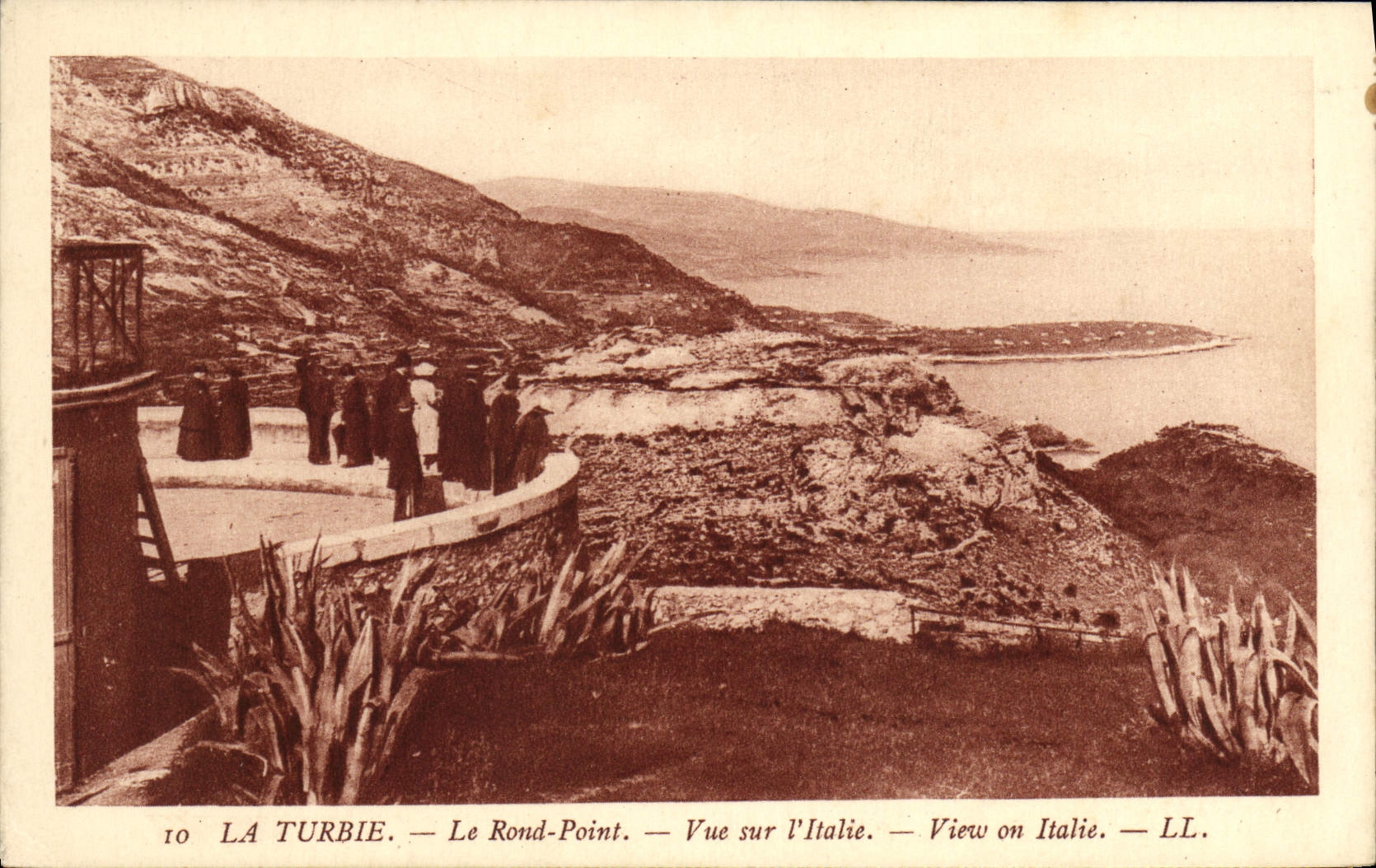 CPA La Turbie Le Rond Point Vue Sur L'Italie