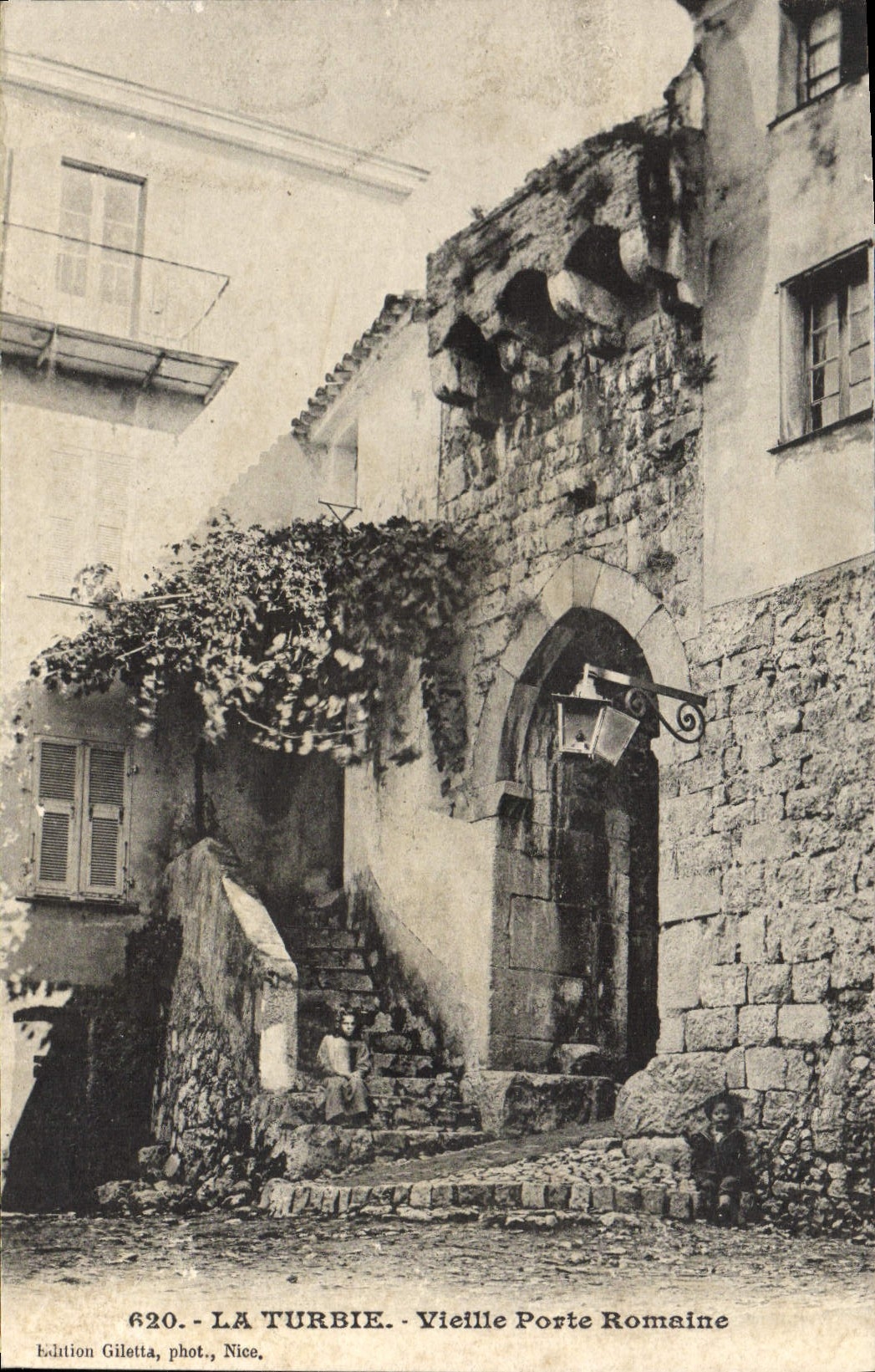 CPA La Turbie Vieille Porte Romaine