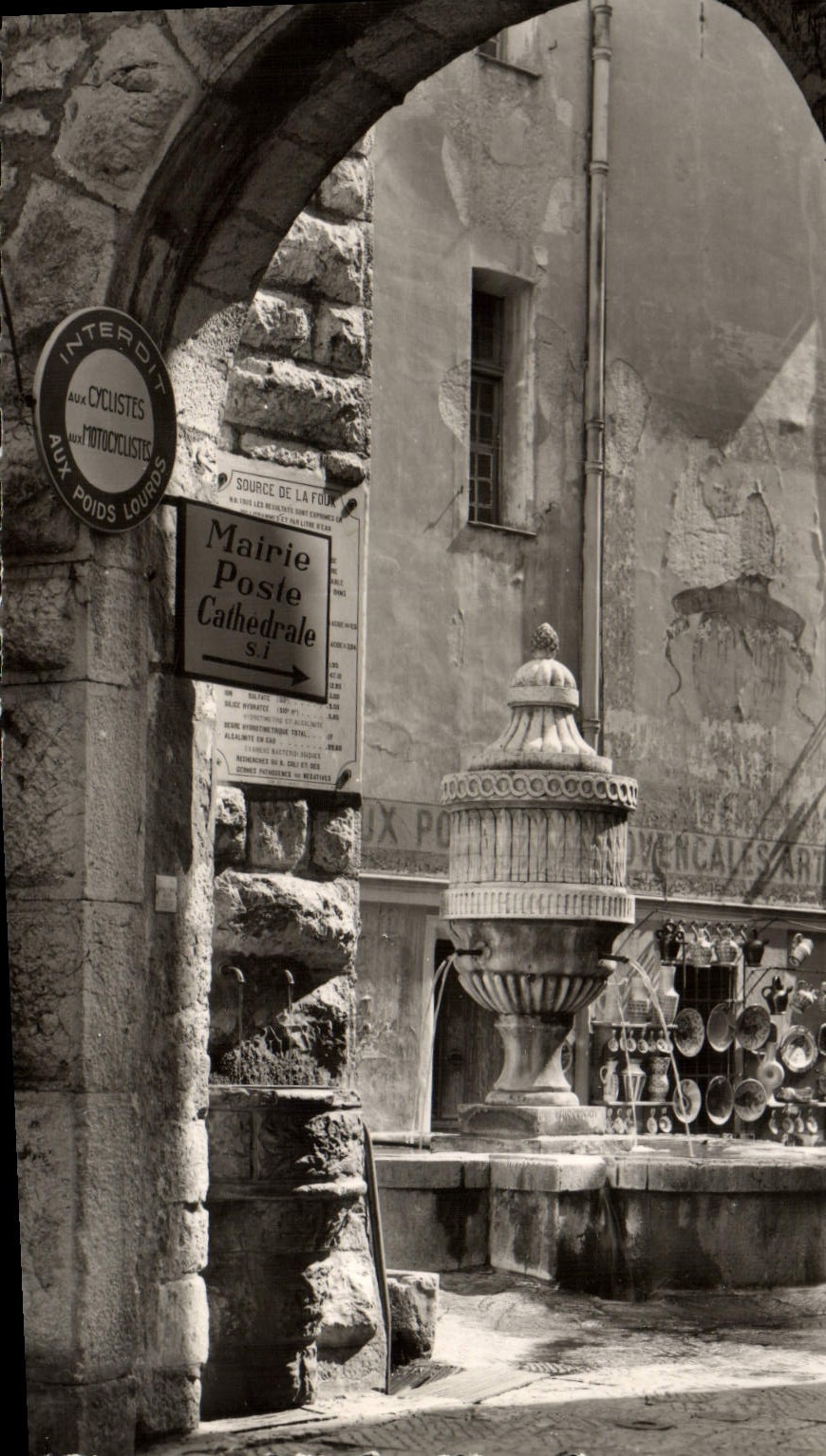 CPM Vence La Fontaine Du Peyra