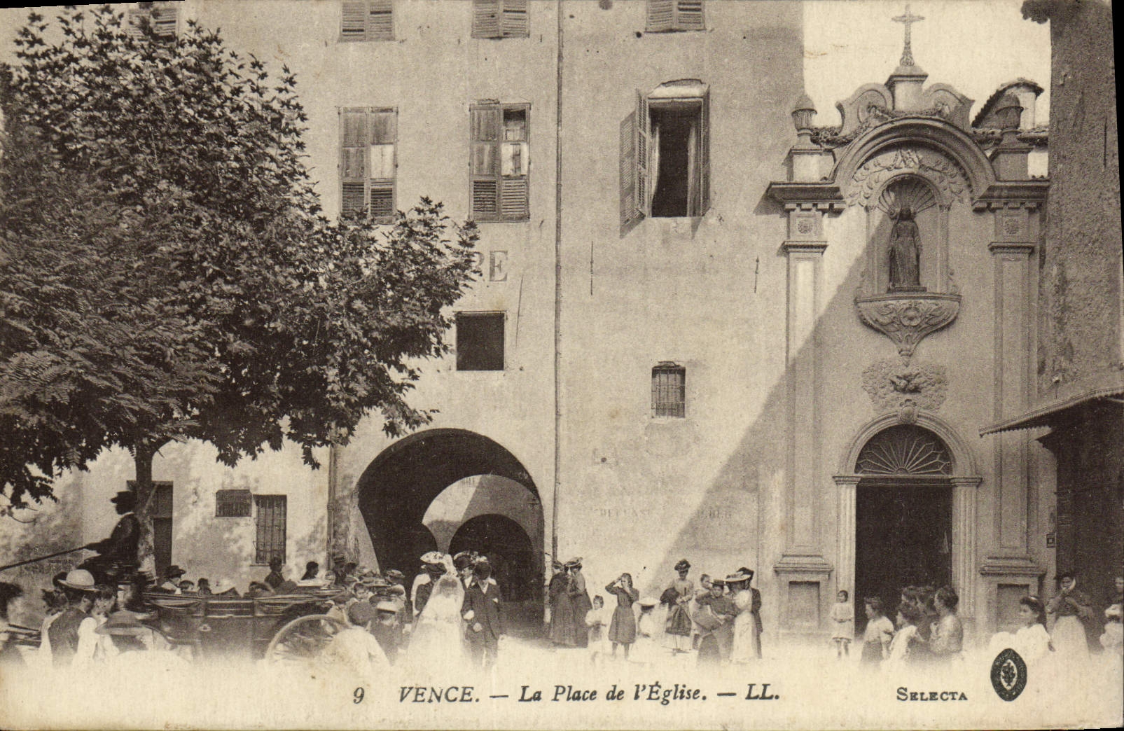 CPA Vence La Place de L'Eglise