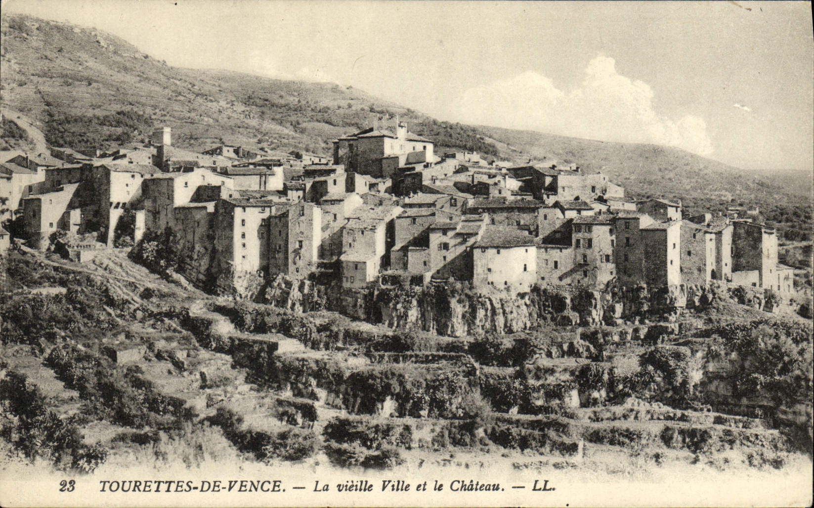 CPA Tourettes de Vence La vieille ville et le chateau