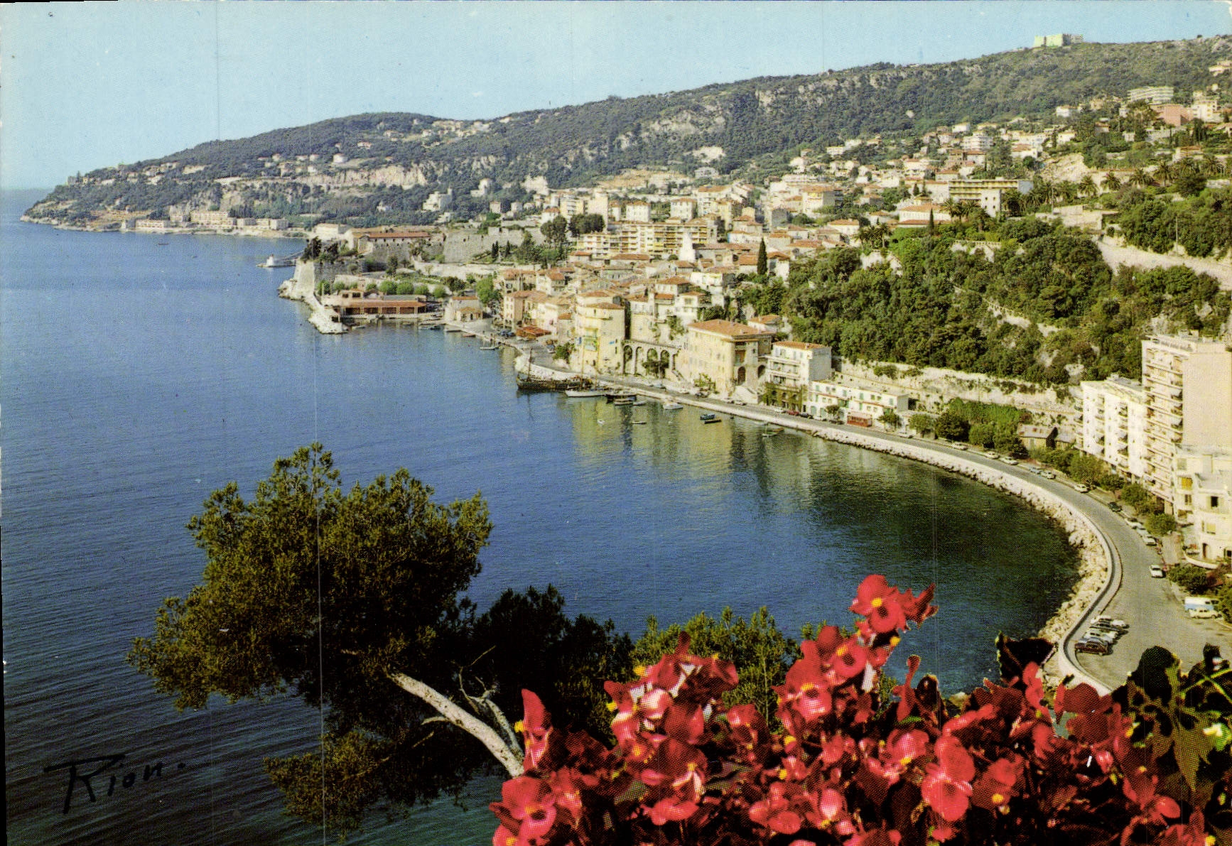 CPM Villefranche Sur Mer Vue Generale Sur le Quai des Marinieres
