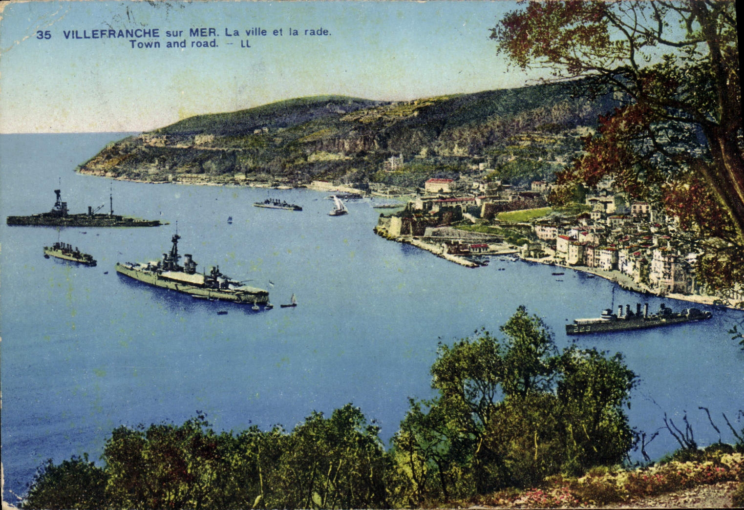 CPA Villefranche sur Mer La Ville et la rade Bateaux