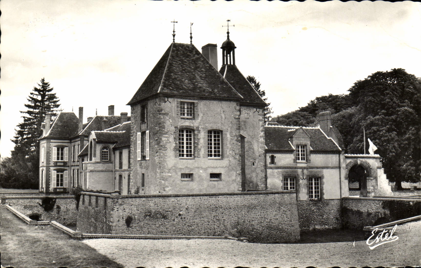 VINTAGE POSTCARD Armeau Castle of Palteau Colony Holidays of Trefimetaux