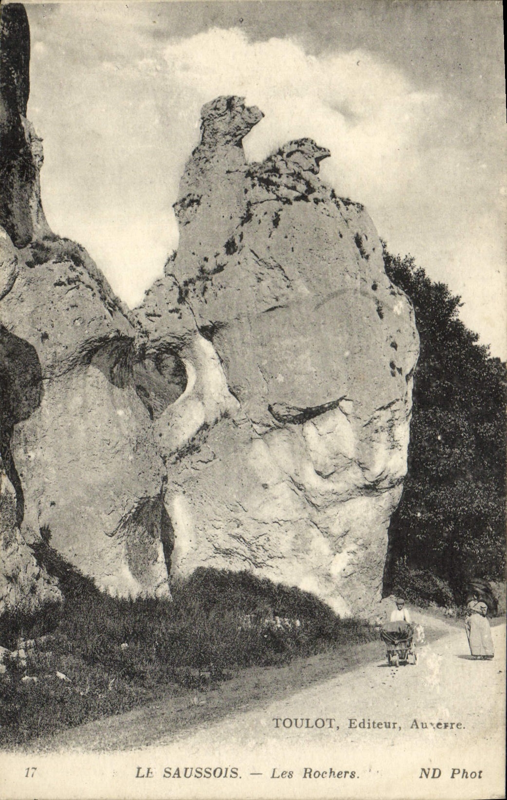 CPA Le Saussois Les Rochers