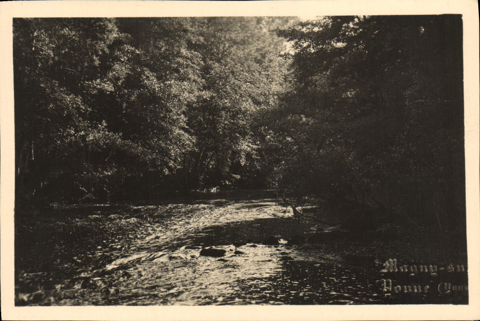 VINTAGE POSTCARD Magny on Yonne