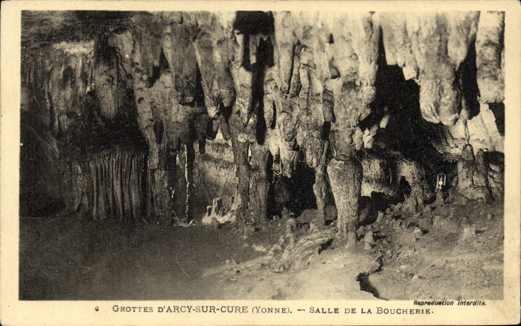 CPA D'Arcy Sur Cure Grottes Salle De La Boucherie