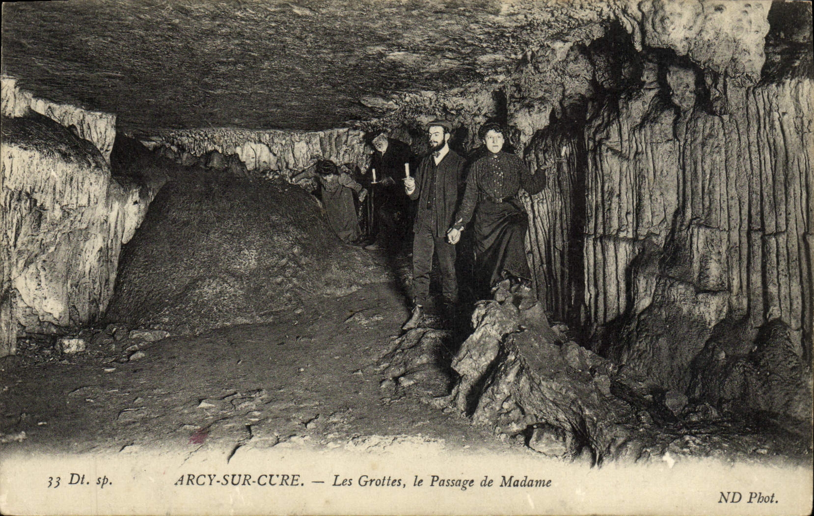 CPA D'Arcy Sur Cure Les Grottes le Passage de Madame